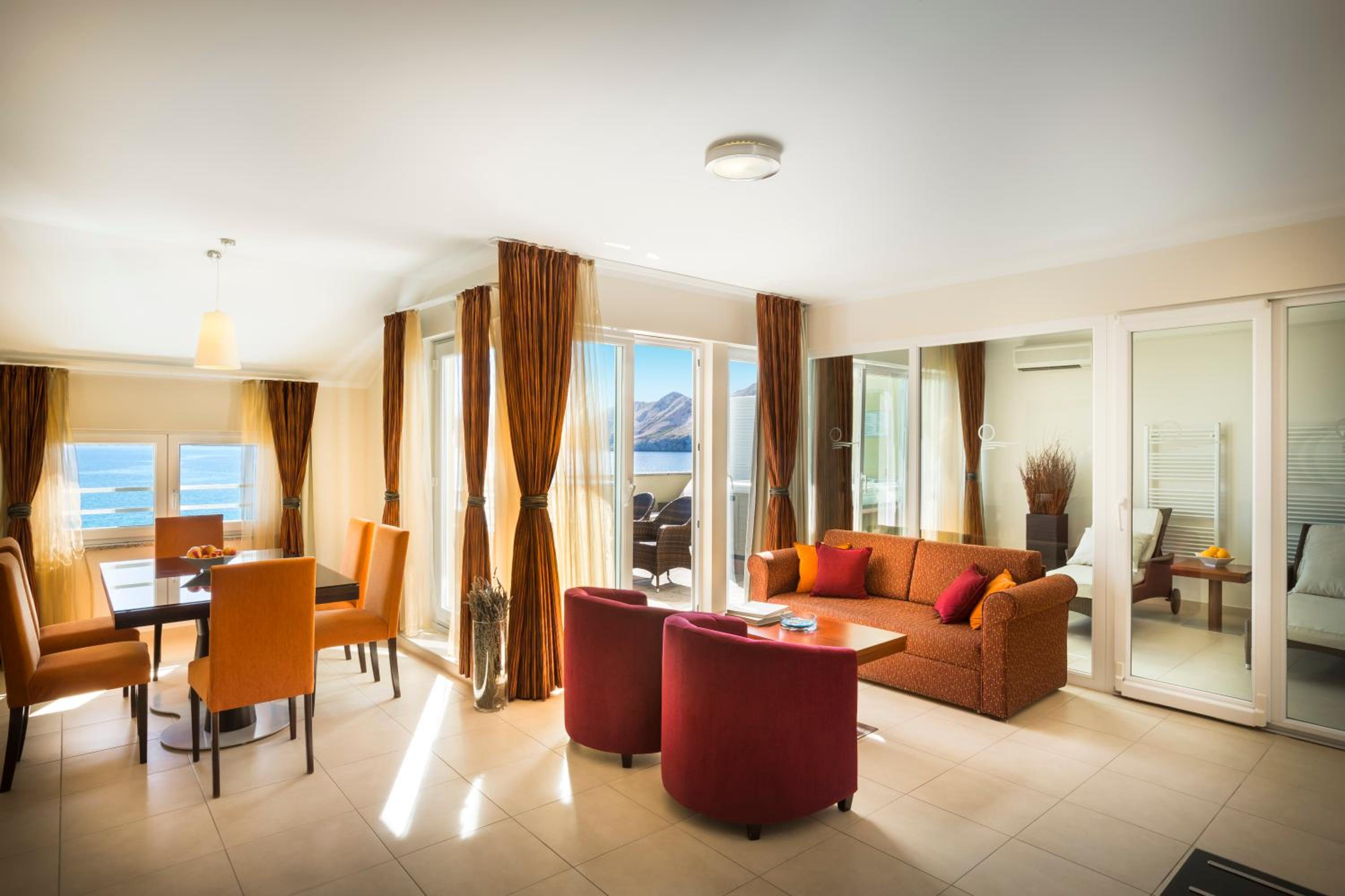 Suite for 4+2 with Jacuzzi Seaview - Photo 1