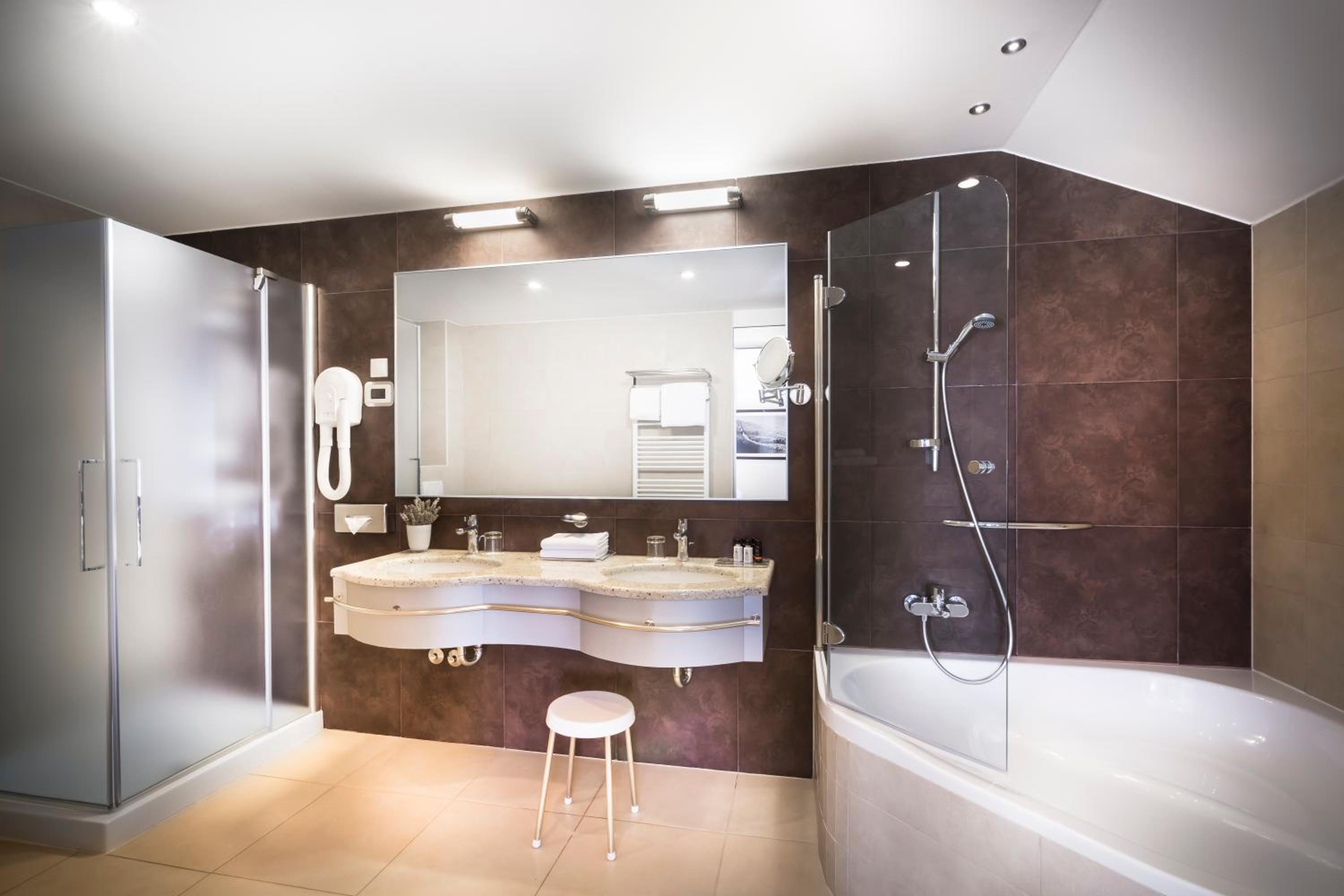 Suite for 4+2 with Jacuzzi Seaview - Photo 12
