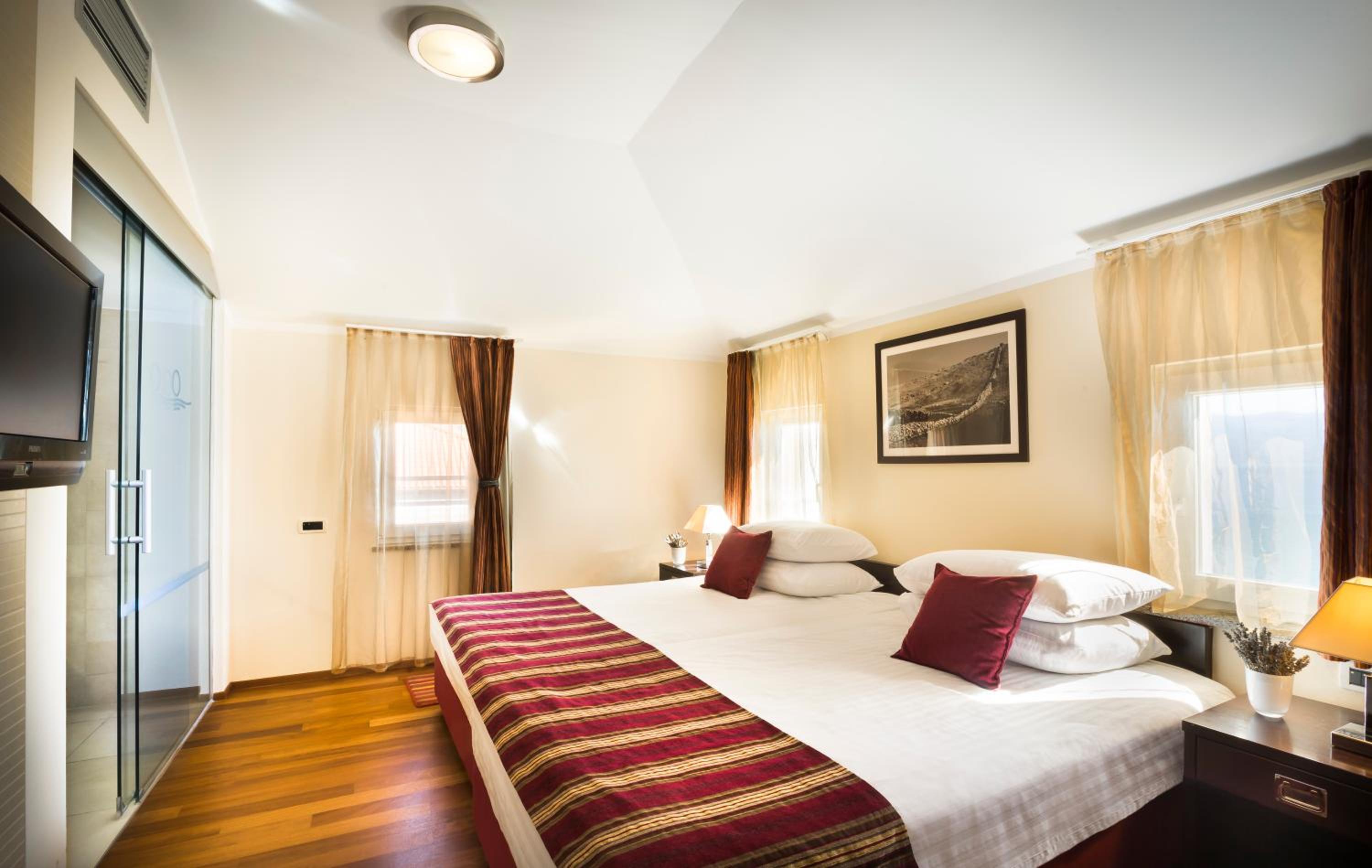Suite for 4+2 with Jacuzzi Seaview - Photo 9