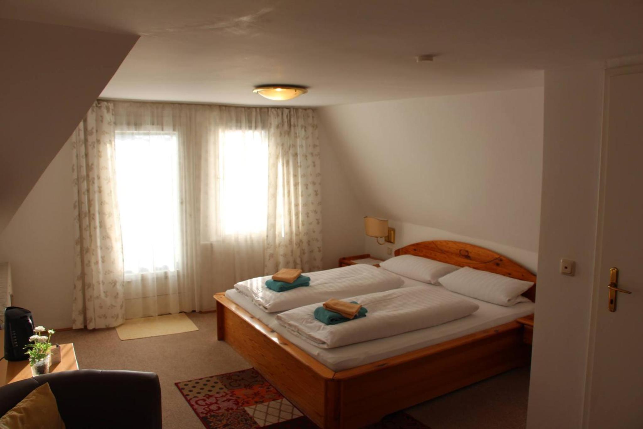Doppelzimmer - Dachgeschoss mit Balkon und Blick auf beide Castles photo 1