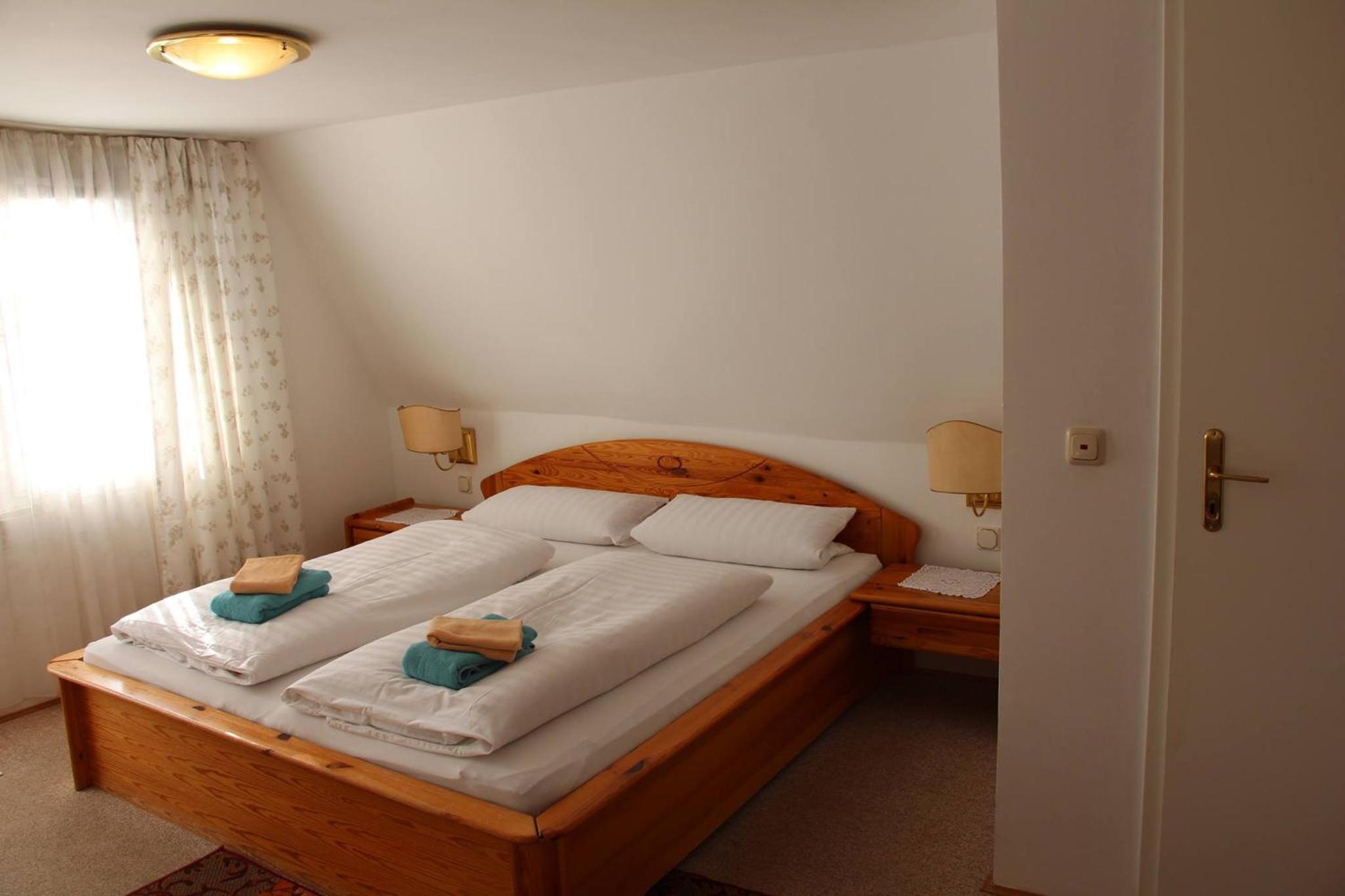 Doppelzimmer - Dachgeschoss mit Balkon und Blick auf beide Castles photo 2