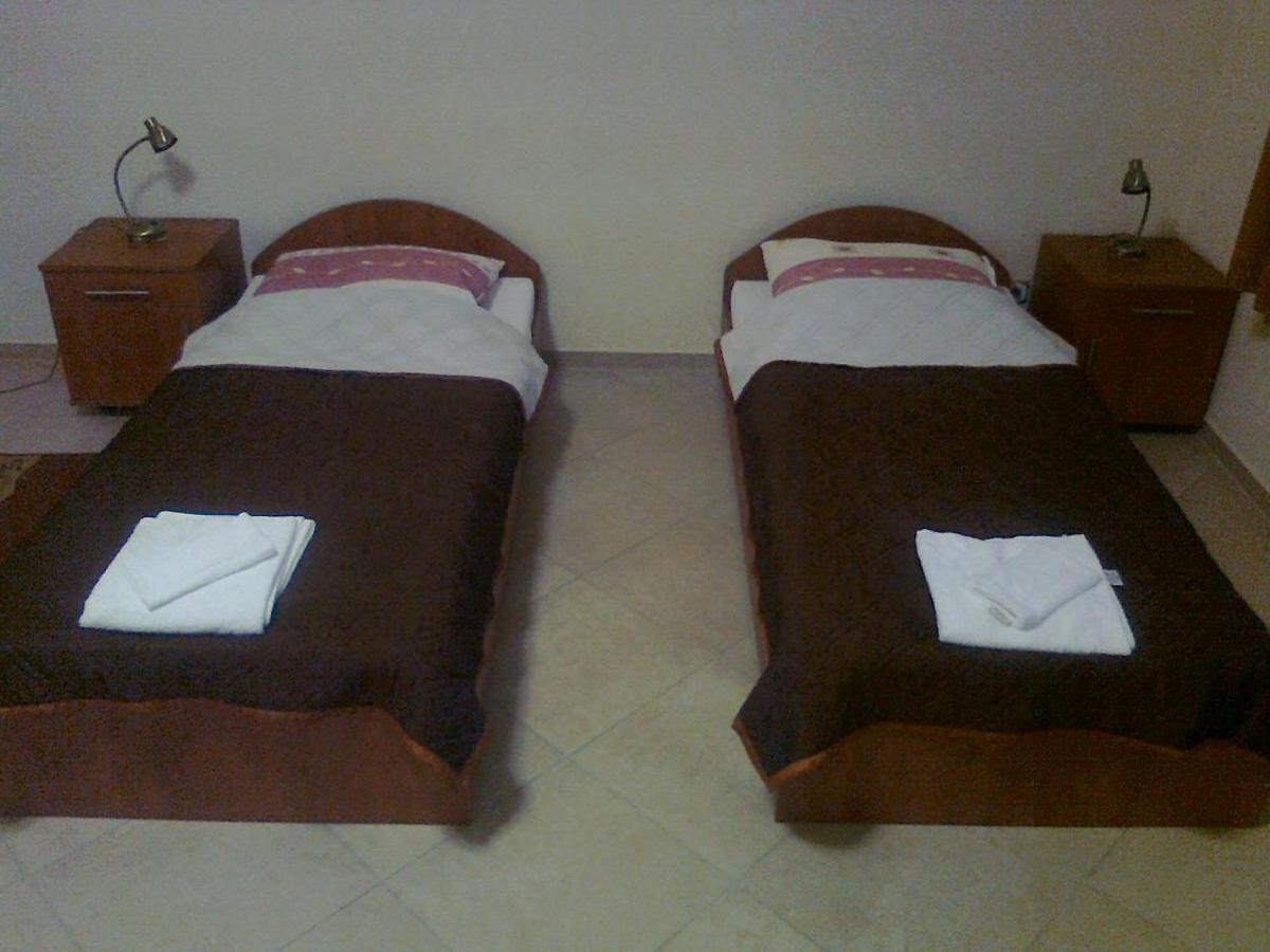 Triple Room with Bathroom - Photo 2