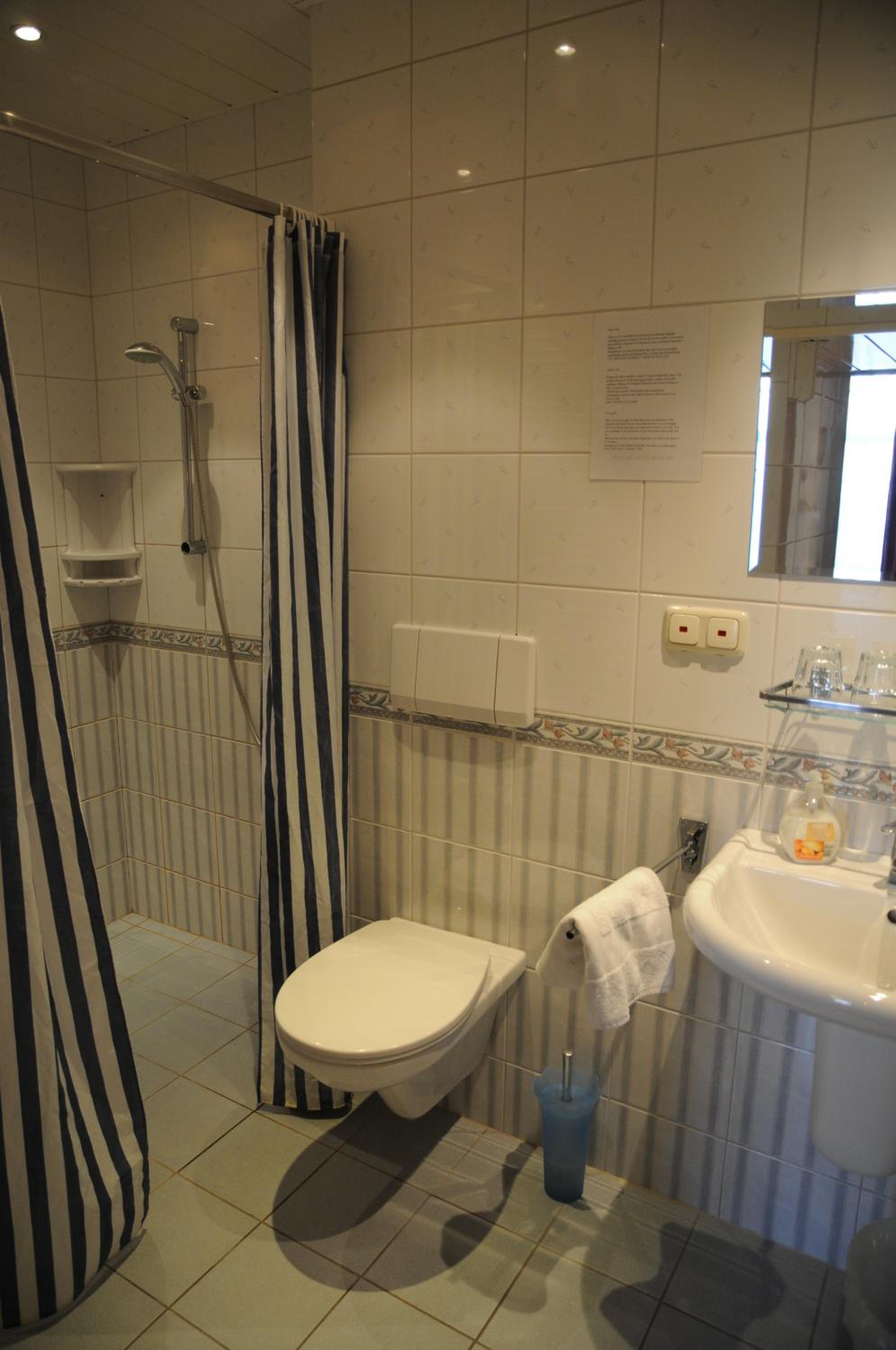 Standard Twin Room photo 2