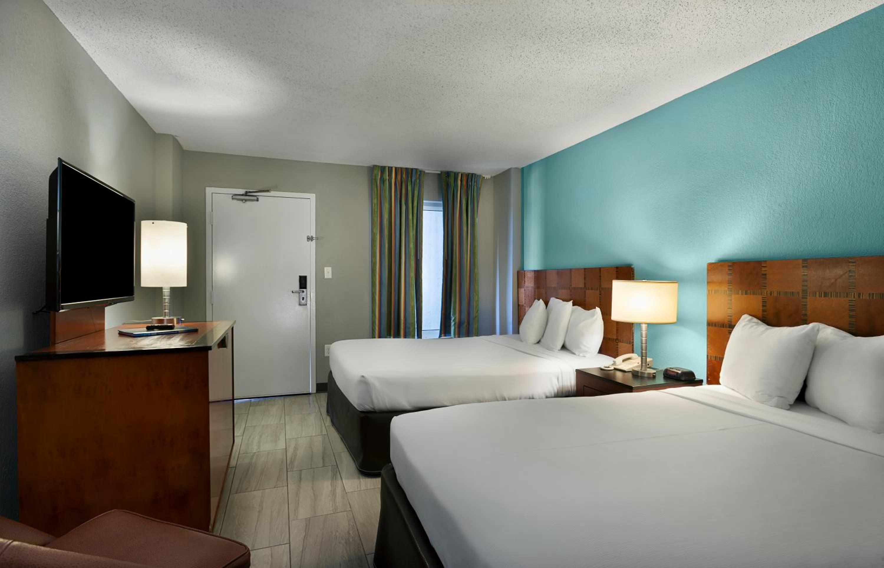 Oceanfront Queen Suite photo 3