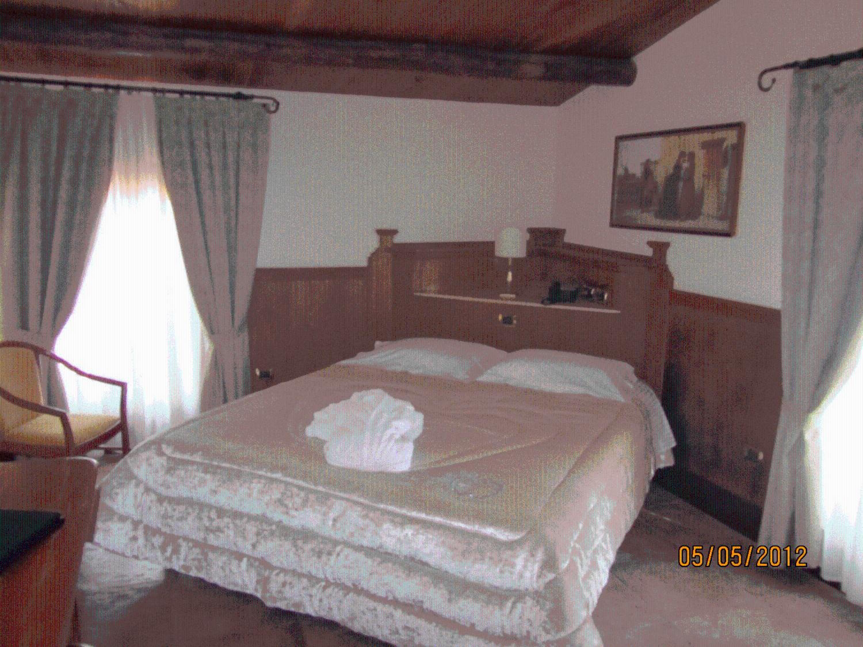 Suite - Photo 1
