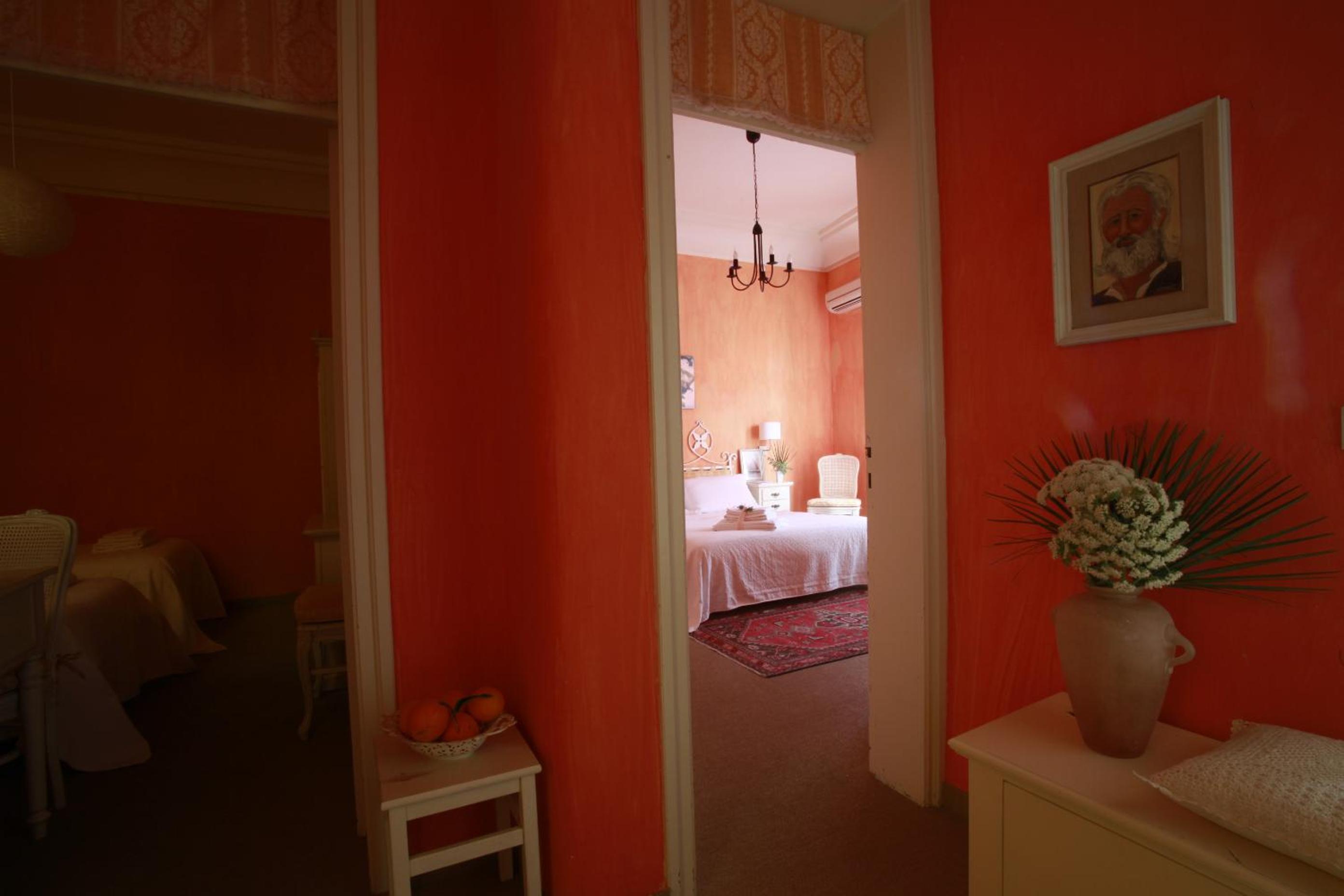 Family Room with Balcony photo 3