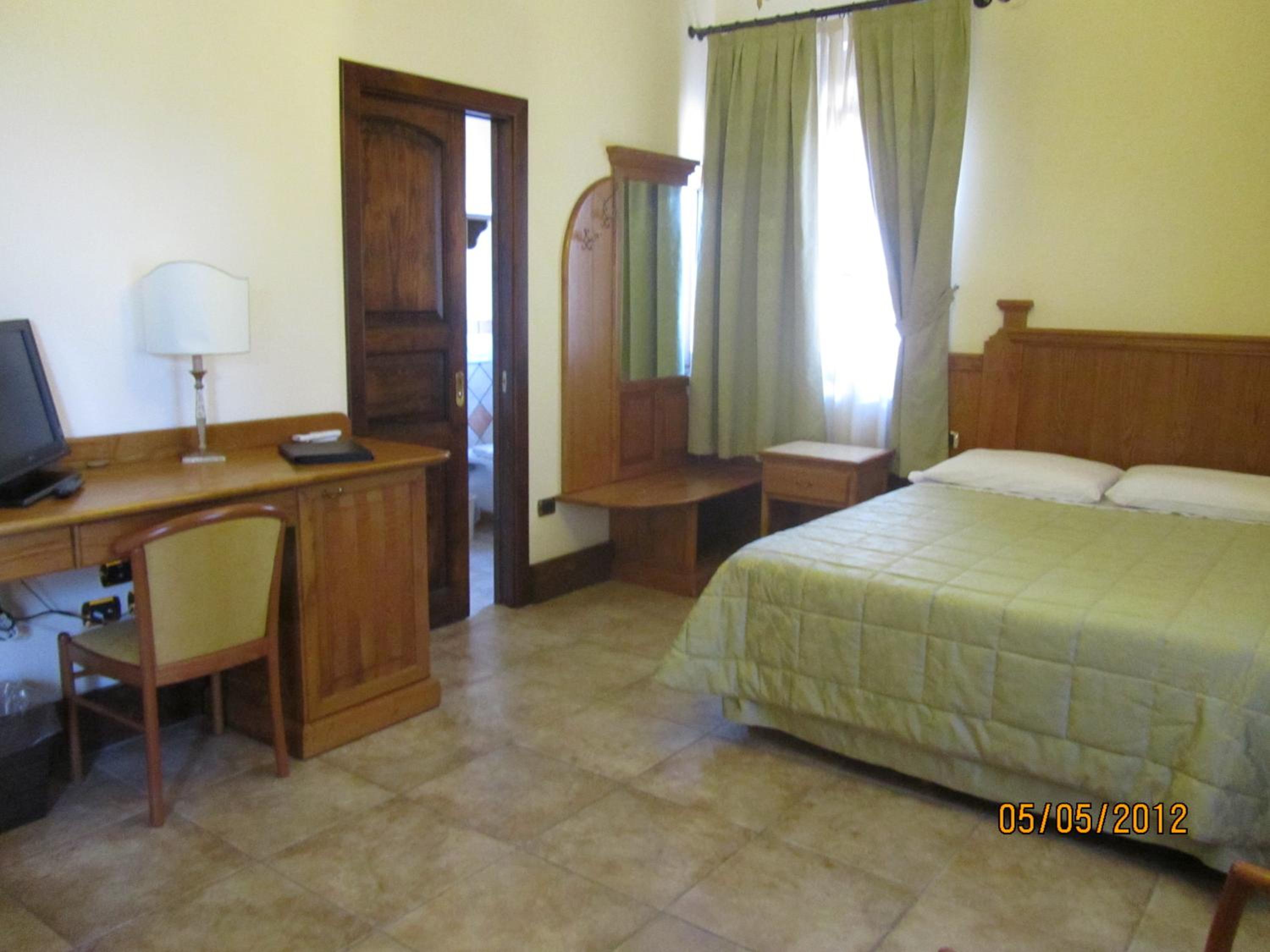 Double or Twin Room - Photo 3