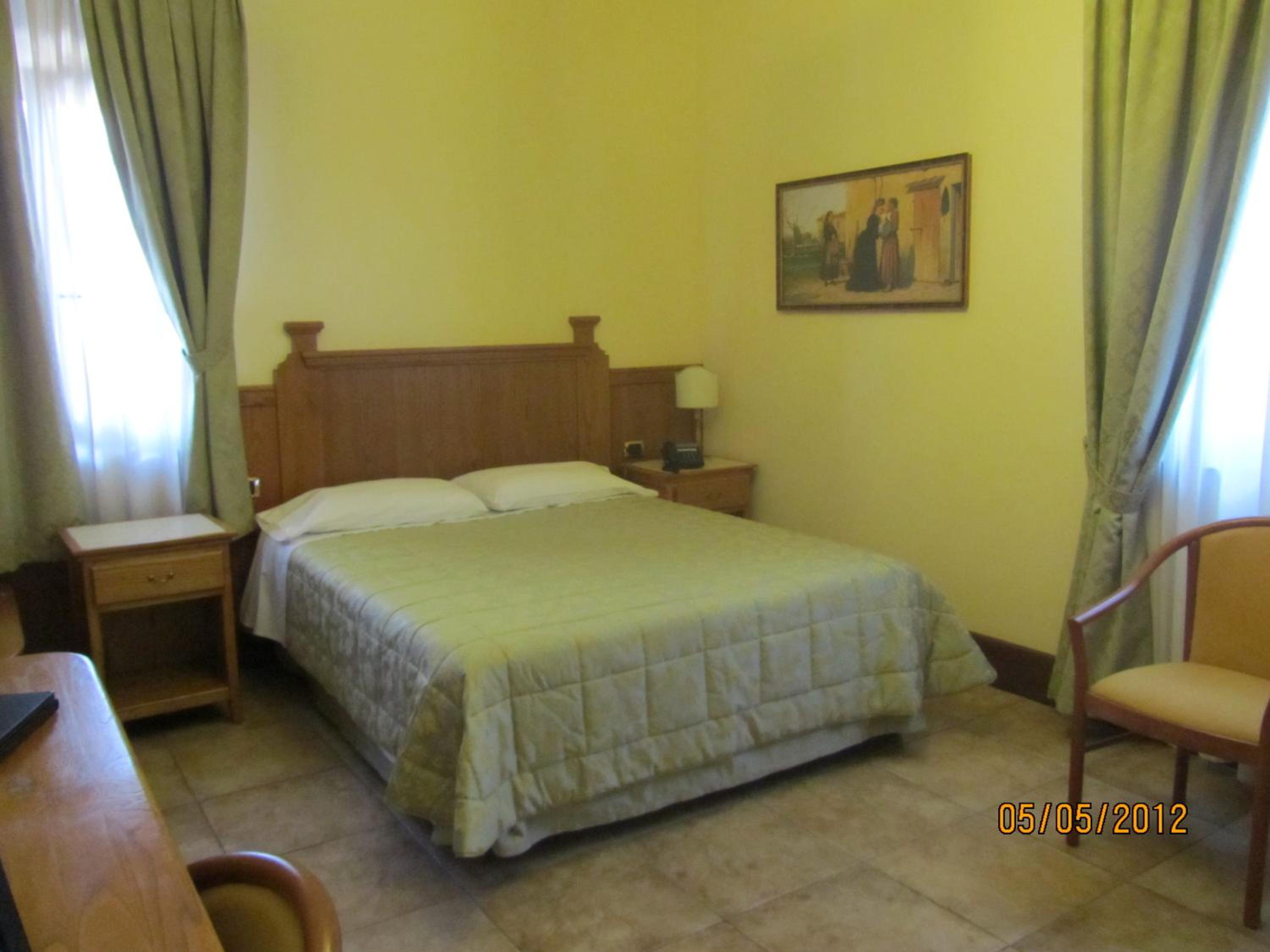 Double or Twin Room - Photo 4