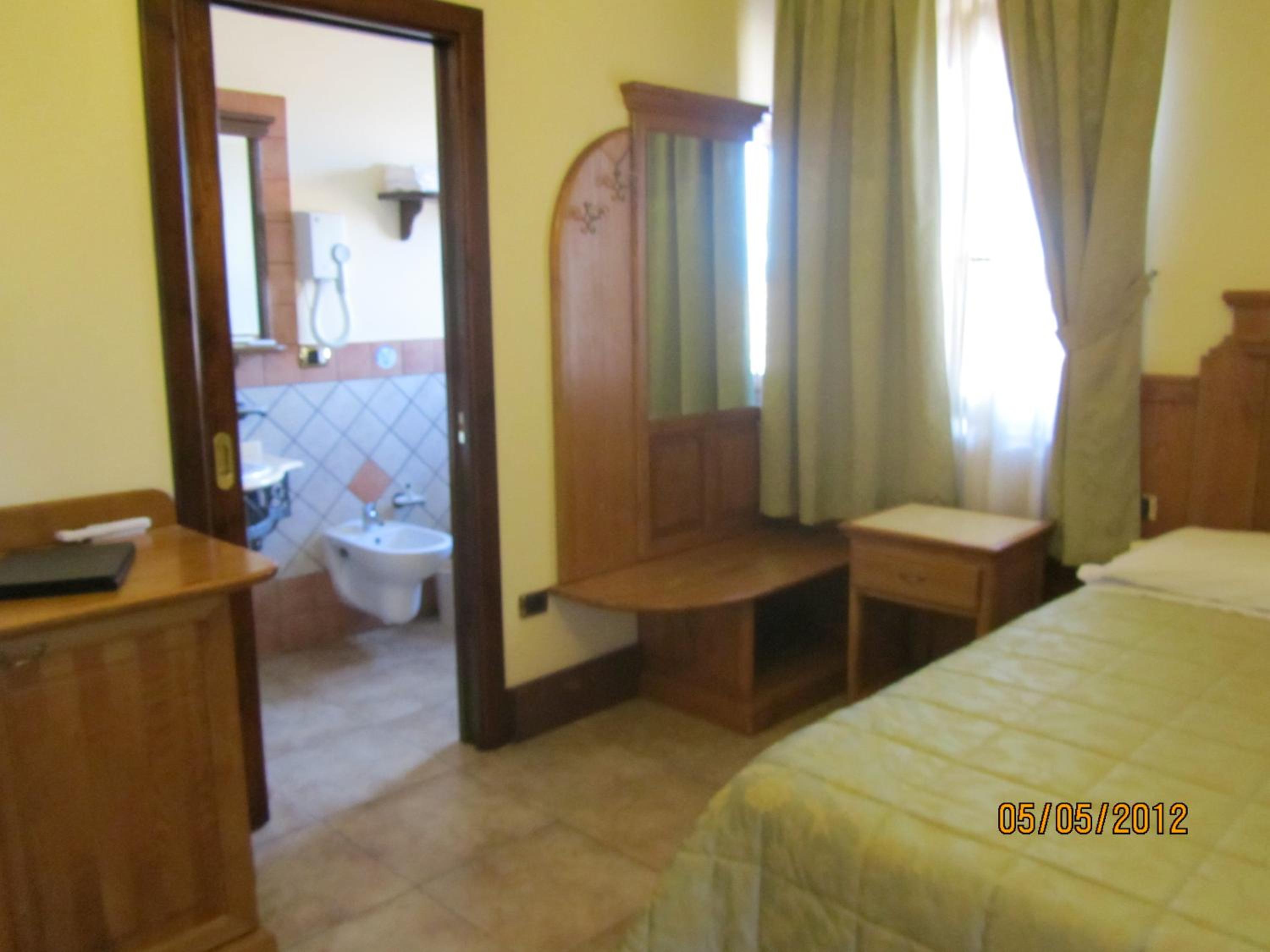 Double or Twin Room - Photo 2