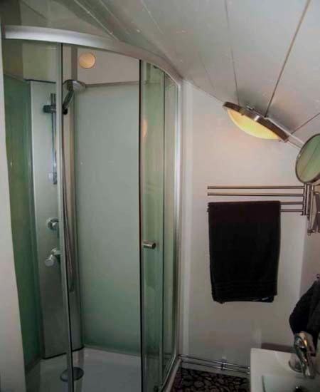 Twin Room - Photo 10