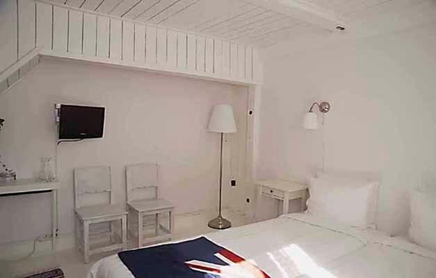 Twin Room - Photo 12