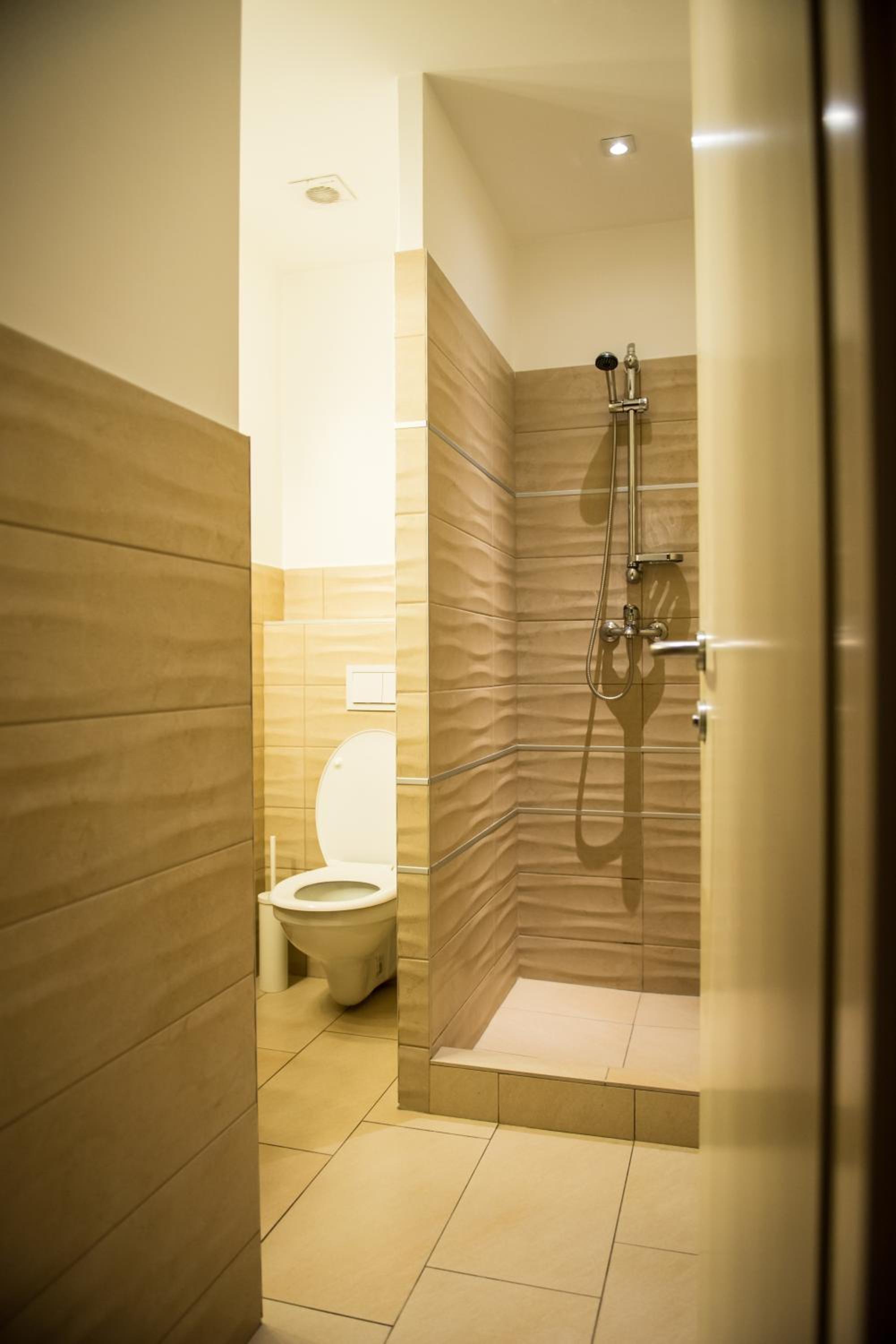 Double Room - Photo 6