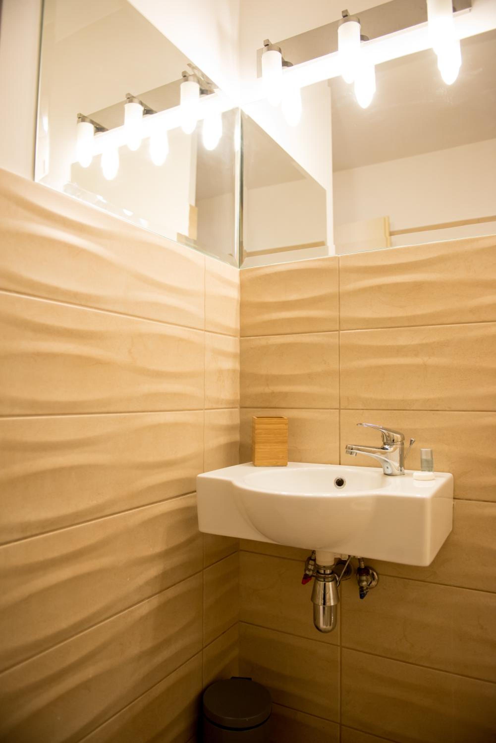 Double Room - Photo 8