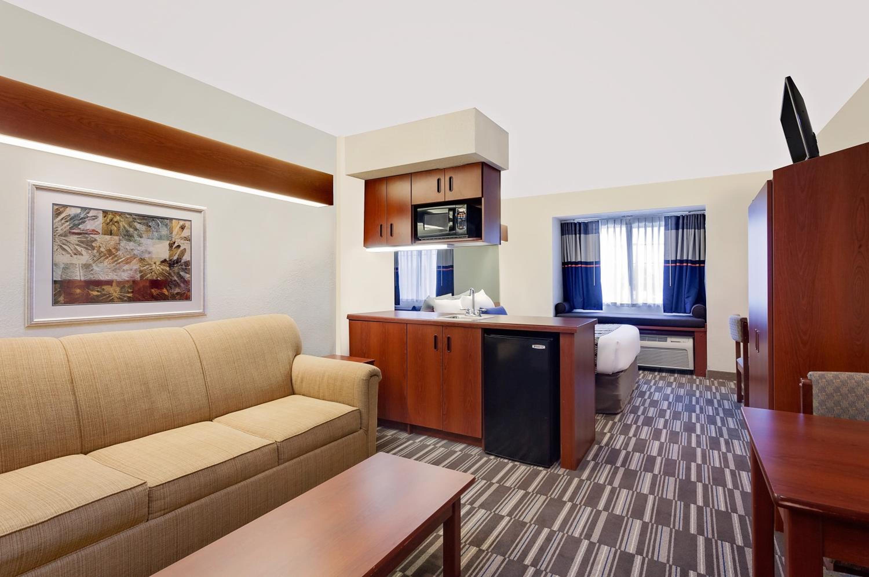 Queen Studio Suite, Non-Smoking  - Photo 5