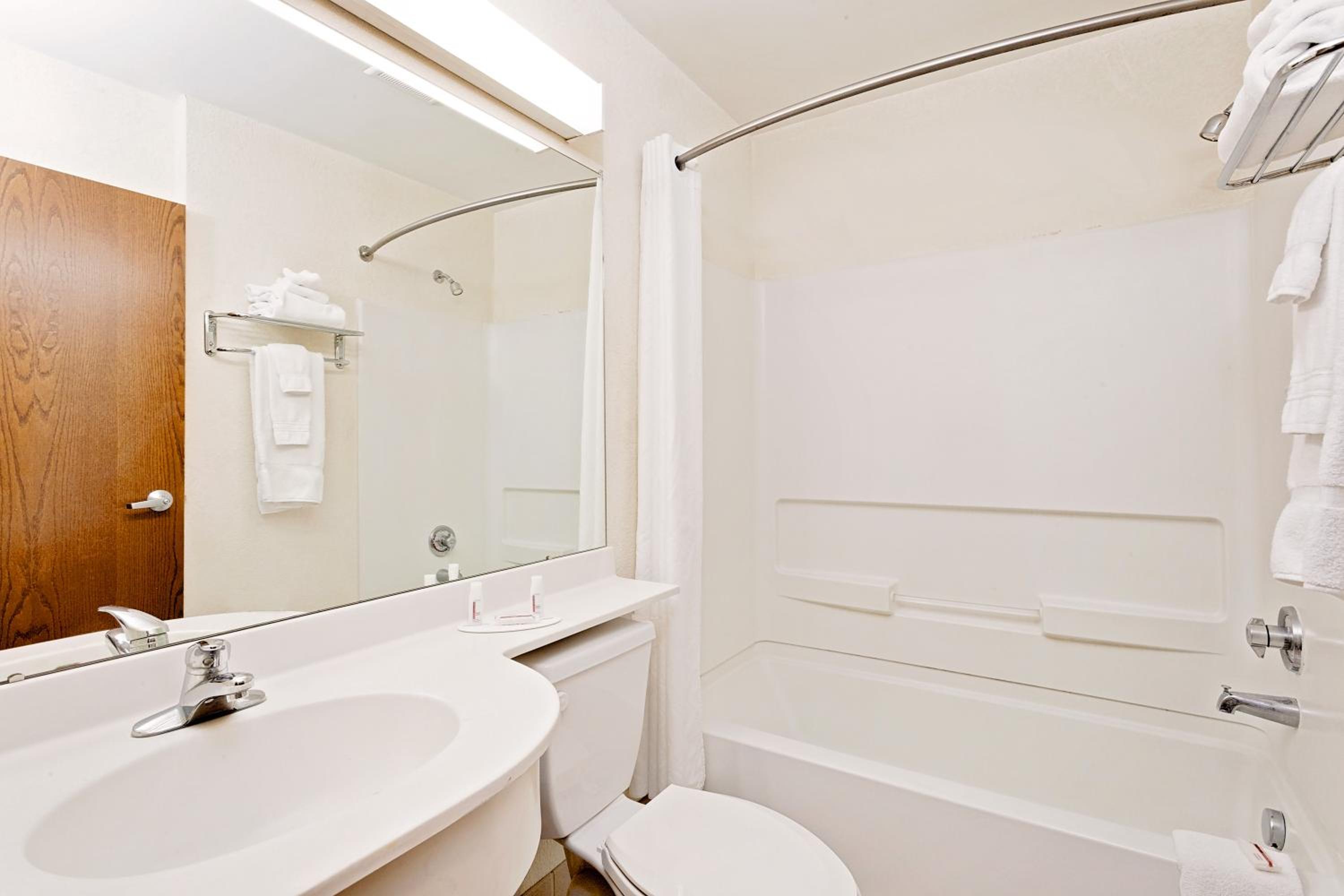 Queen Room - Non-Smoking - Photo 2