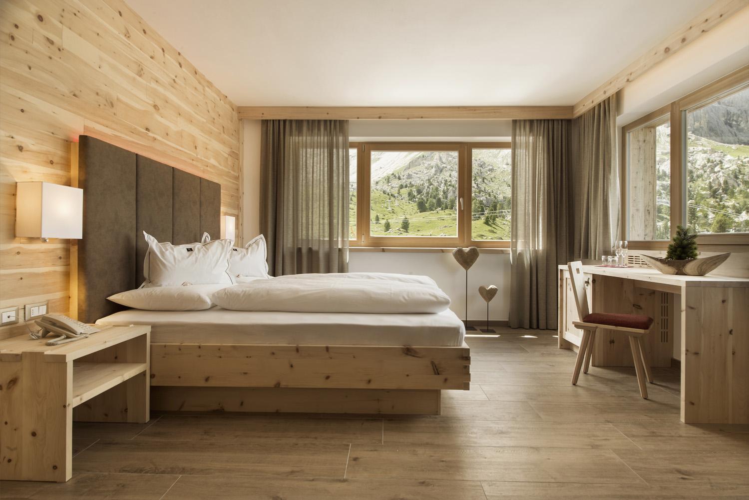 Superior Double Room with view on the Sassolungo