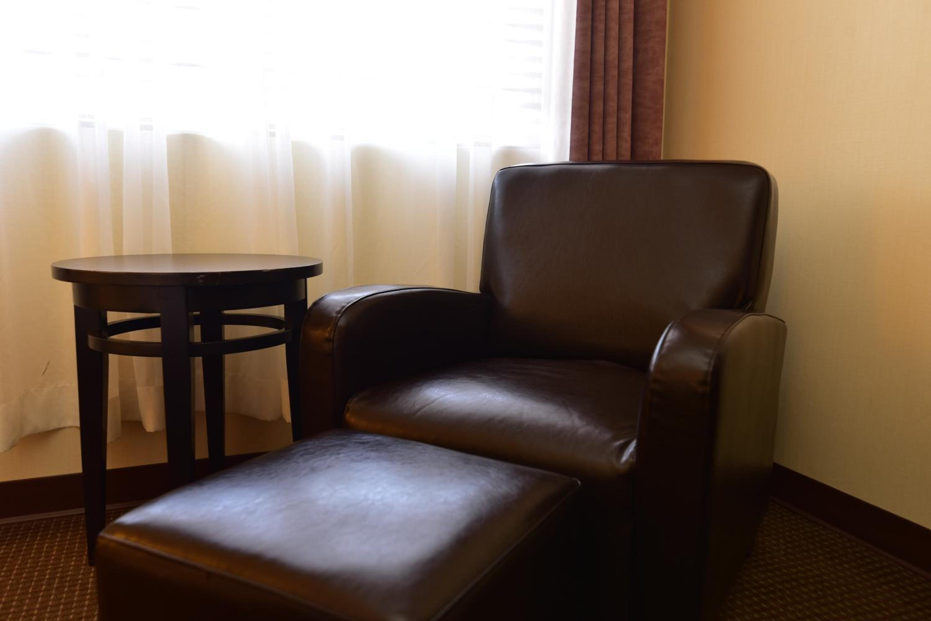 Queen Room - Non-Smoking - Photo 5