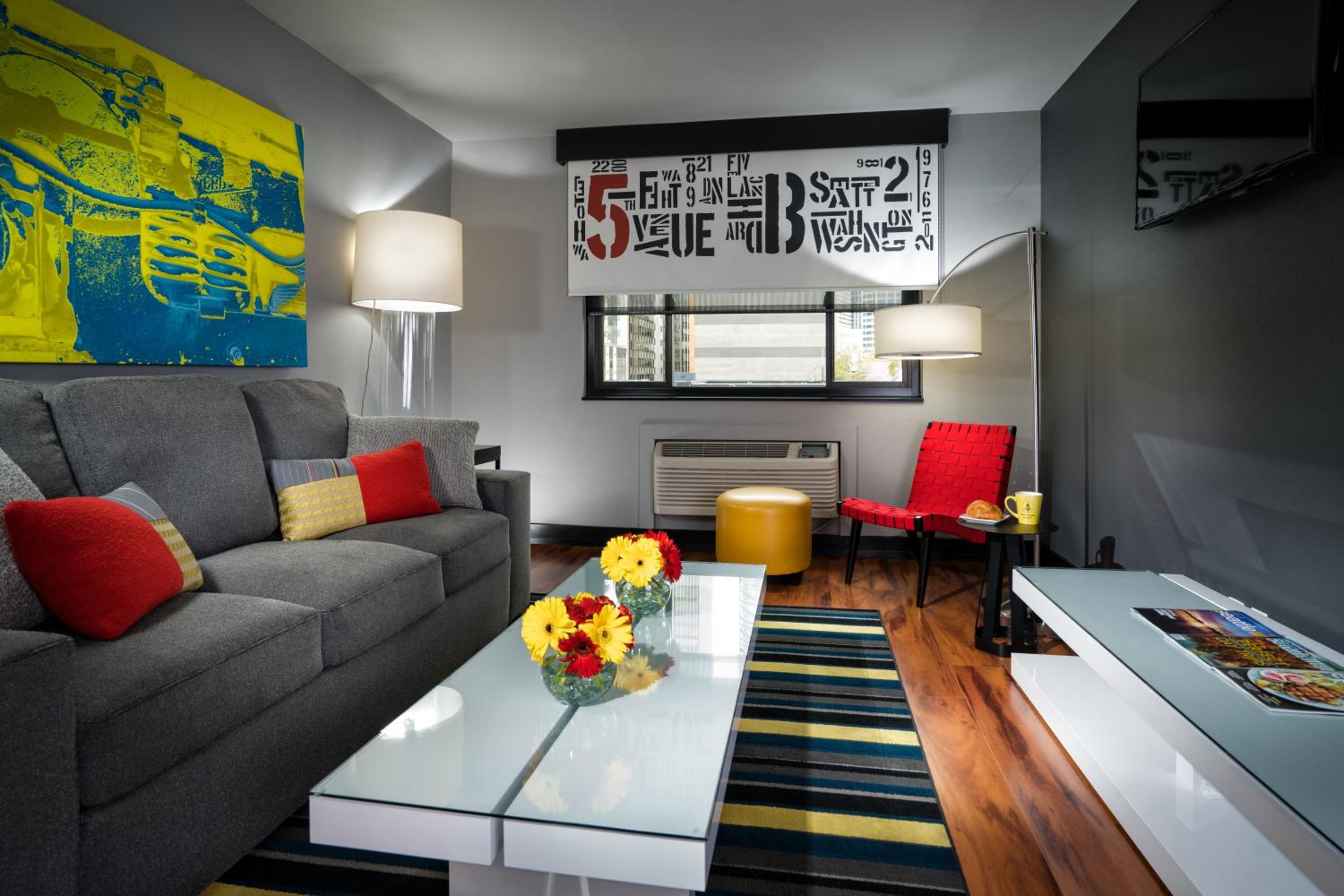 5th Avenue Suite - Photo 5