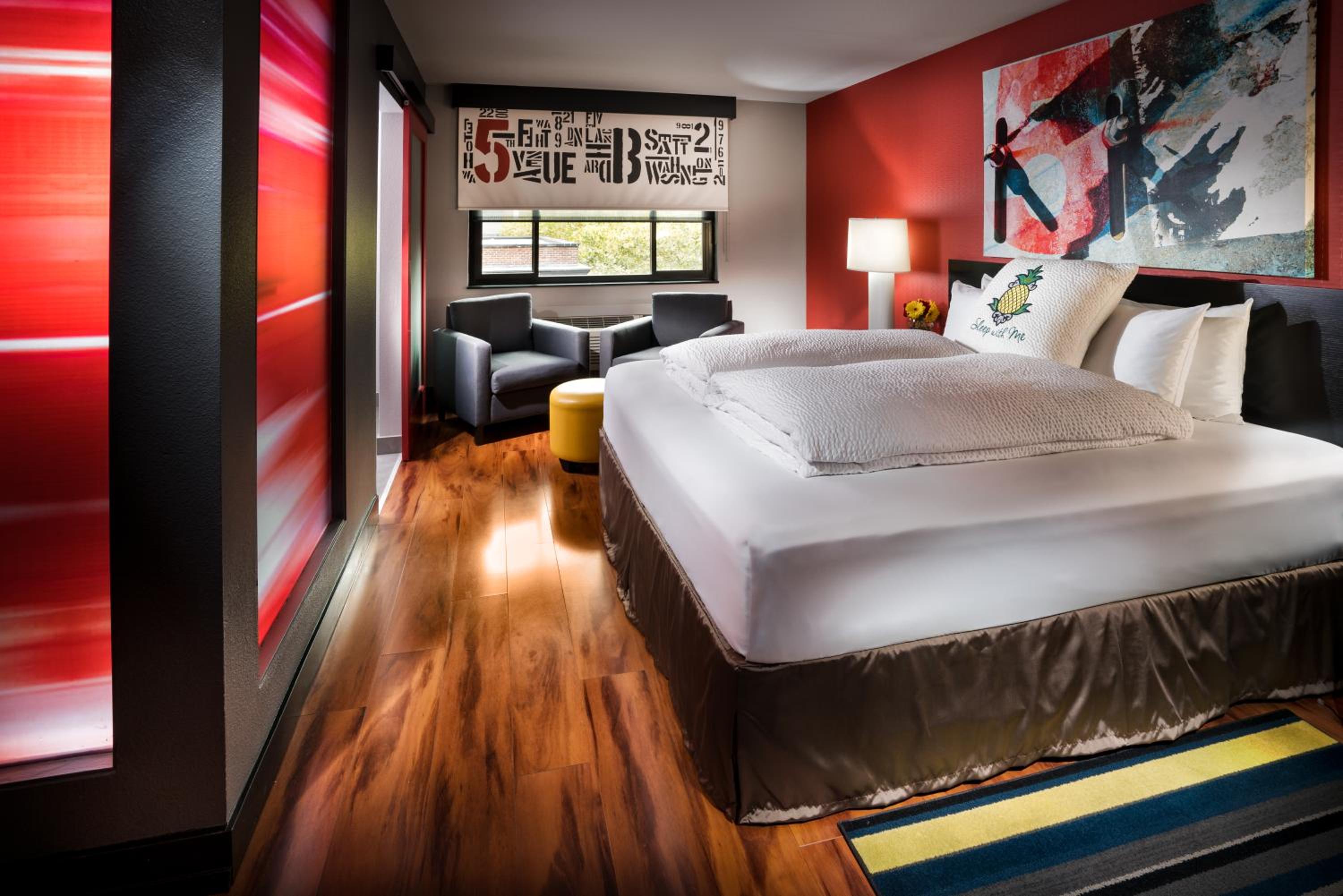 5th Avenue Suite - Photo 1