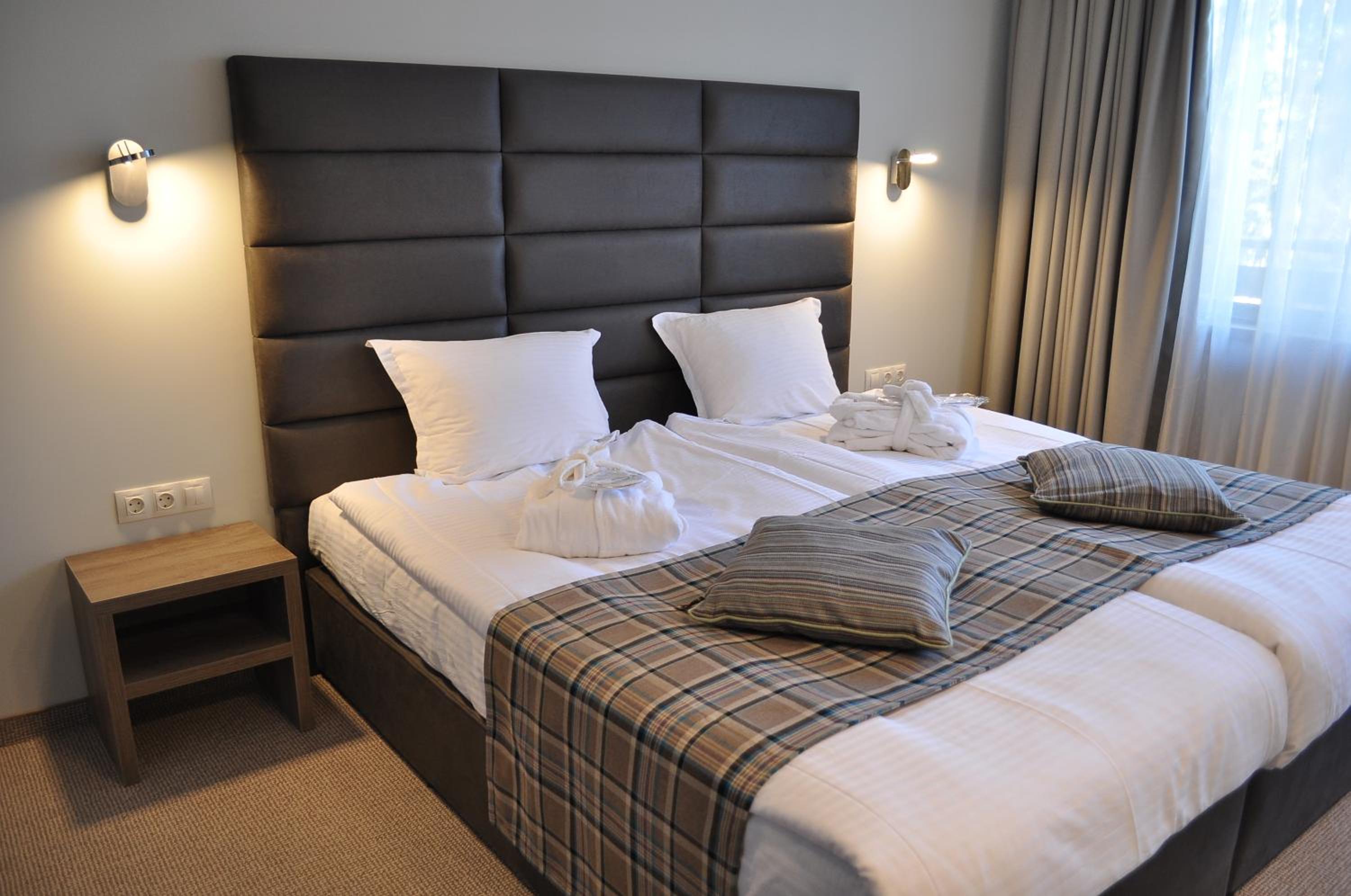 Double or Twin Room with Balcony - Photo 6