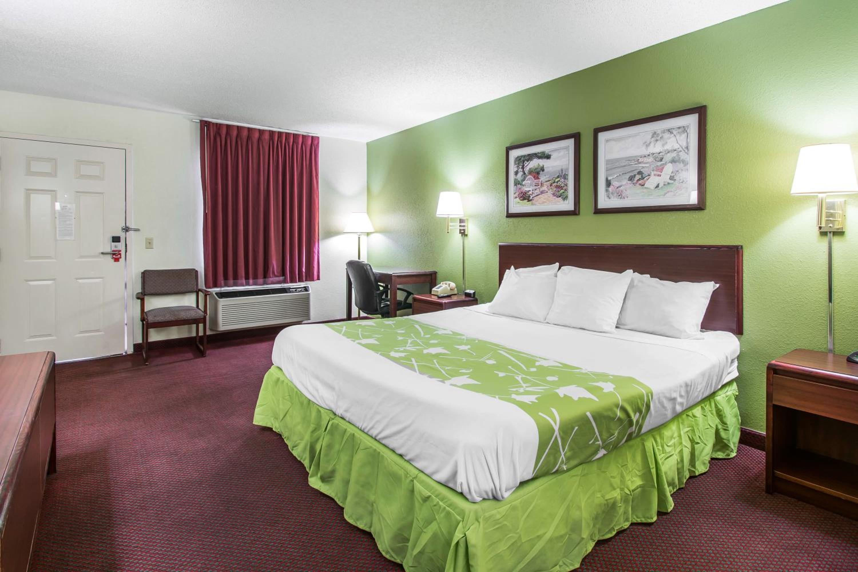 Standard King Room - Non-Smoking  - Photo 5