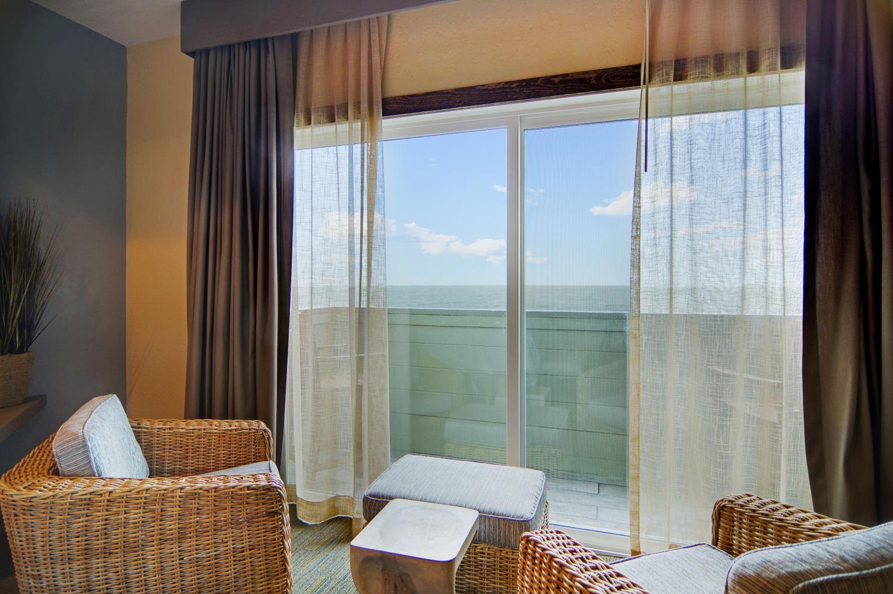 Queen Room with Ocean View - Photo 3