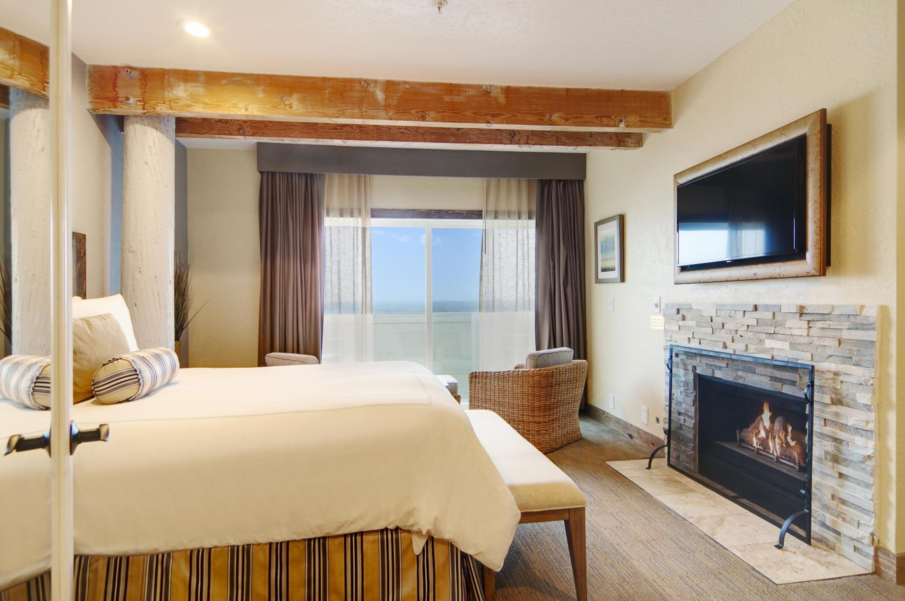 Queen Room with Ocean View - Photo 2