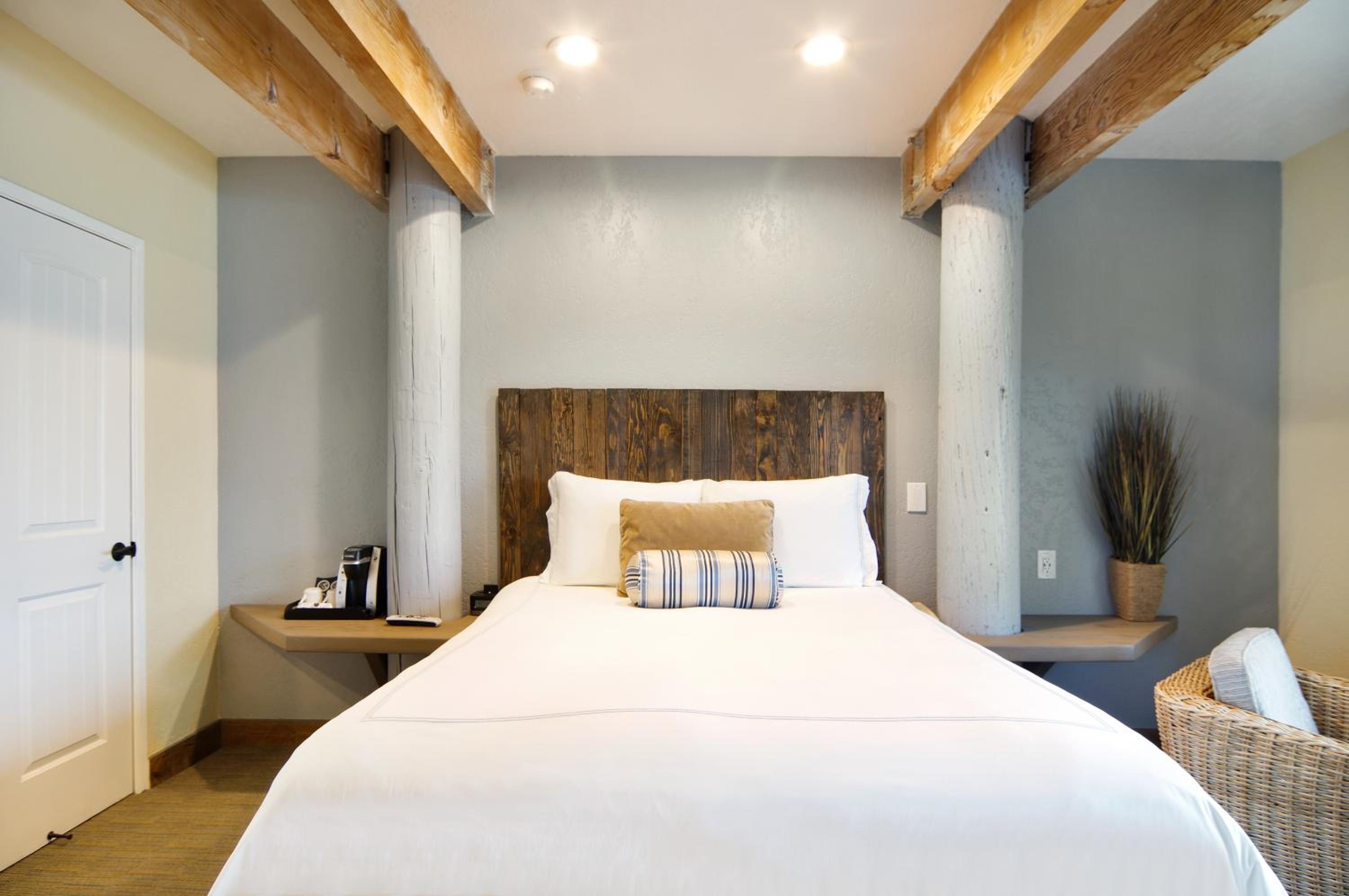 Queen Room with Ocean View - Photo 1