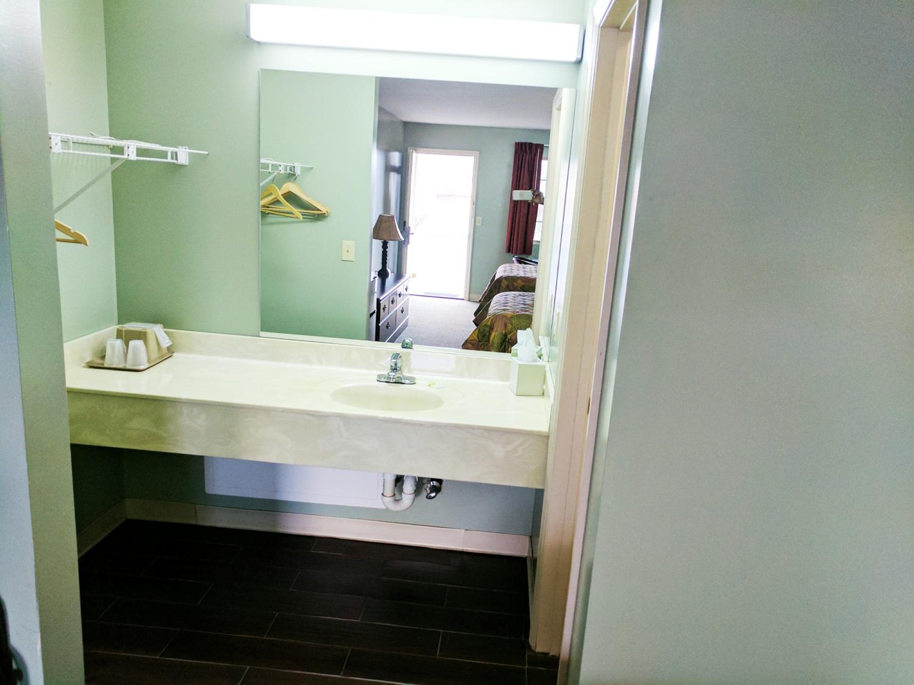 Standard Double Room - Photo 4