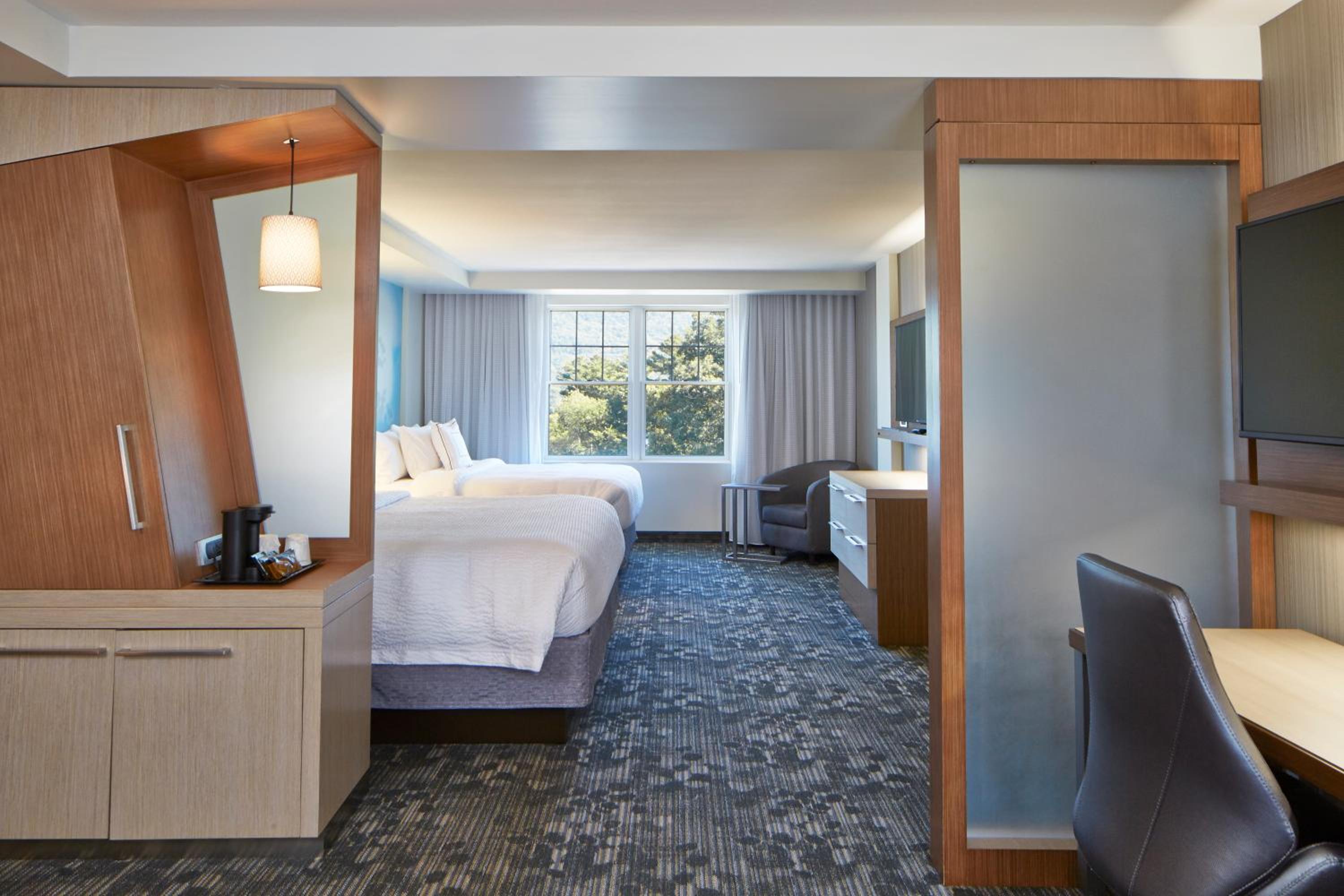 Suite with Two Queen Beds with Sofa Bed and Lake View photo 1