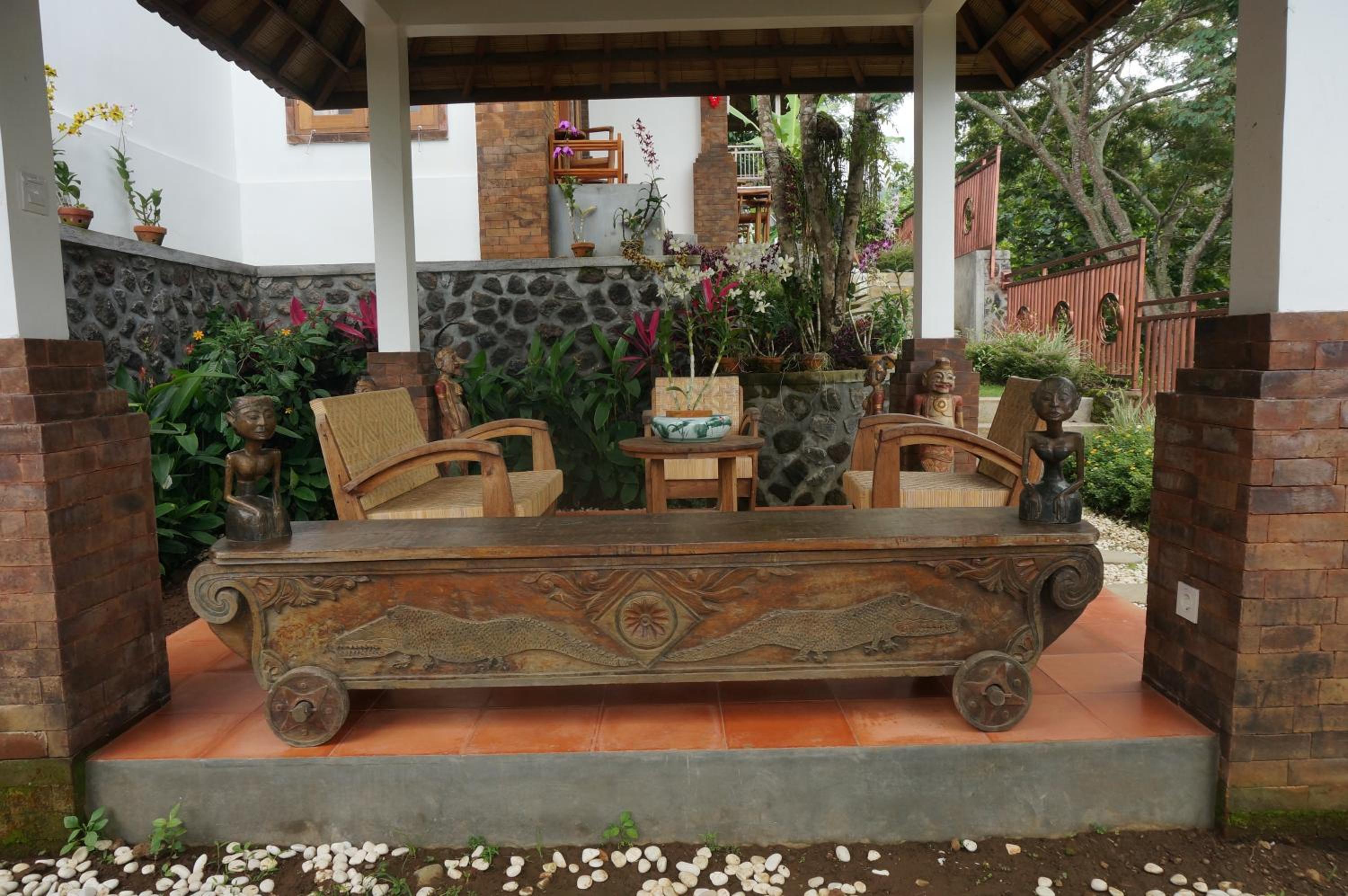 Family Room with Garden View - Photo 8