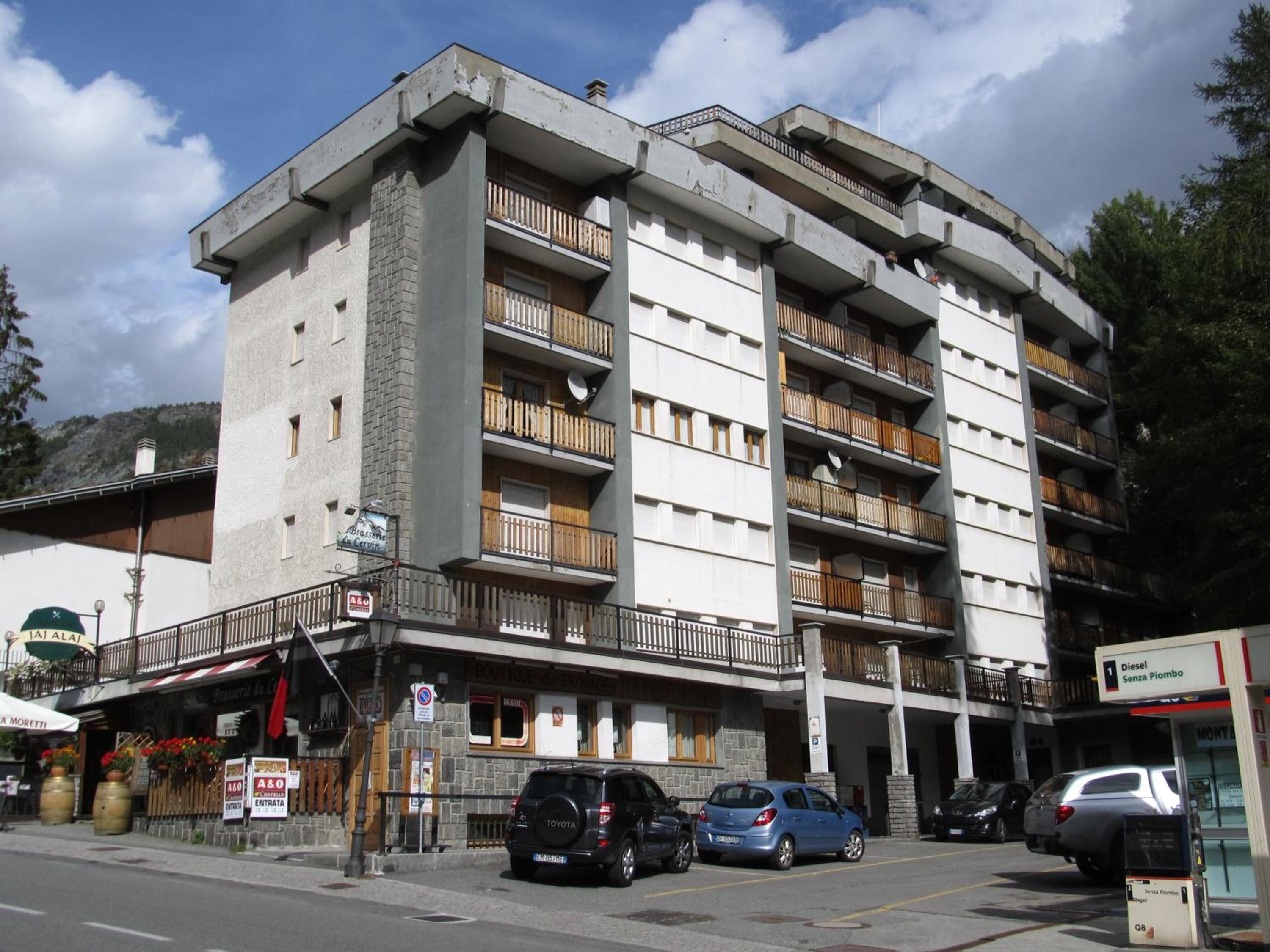 Apartment with Balcony - Separate Building photo 2