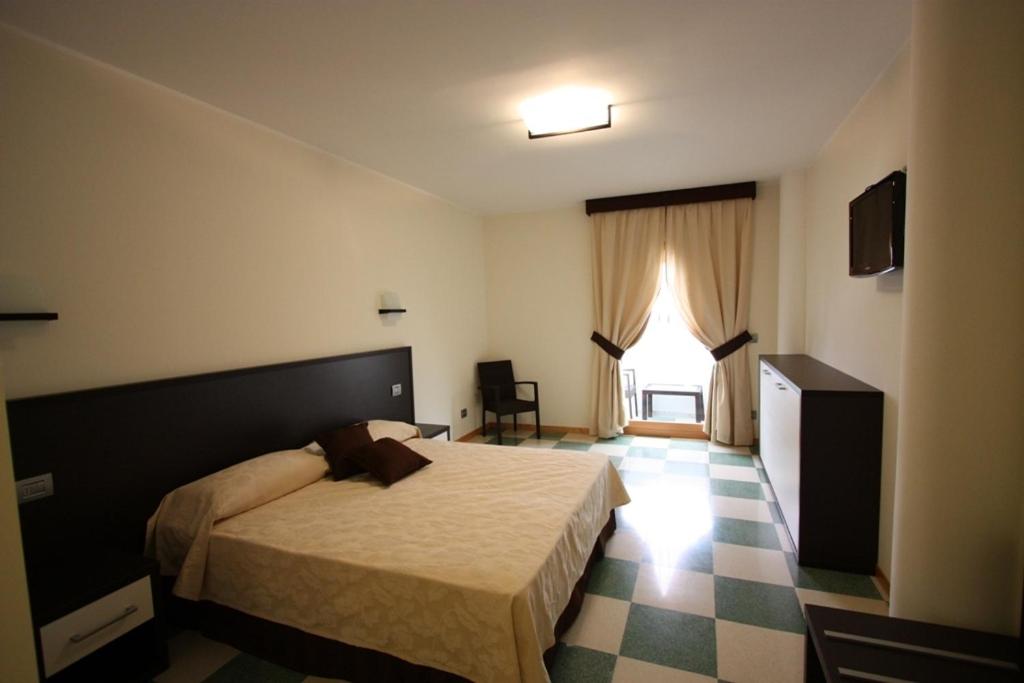 Double or Twin Room - Photo 3