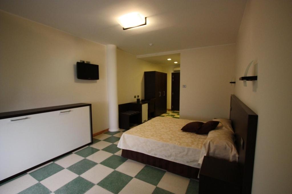 Double or Twin Room - Photo 4