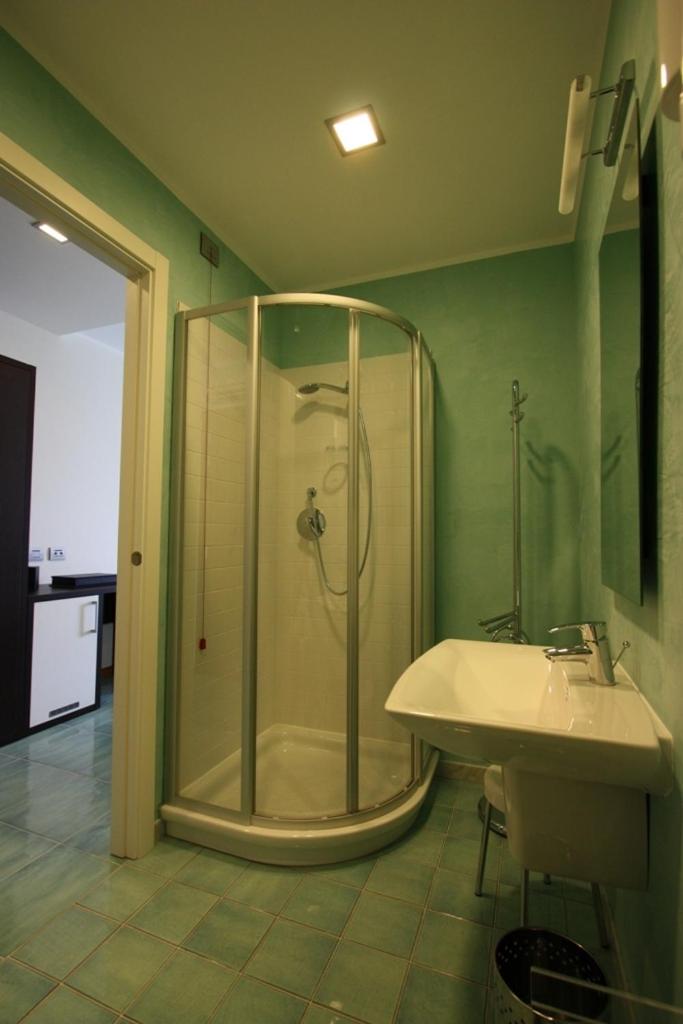 Double or Twin Room - Photo 7