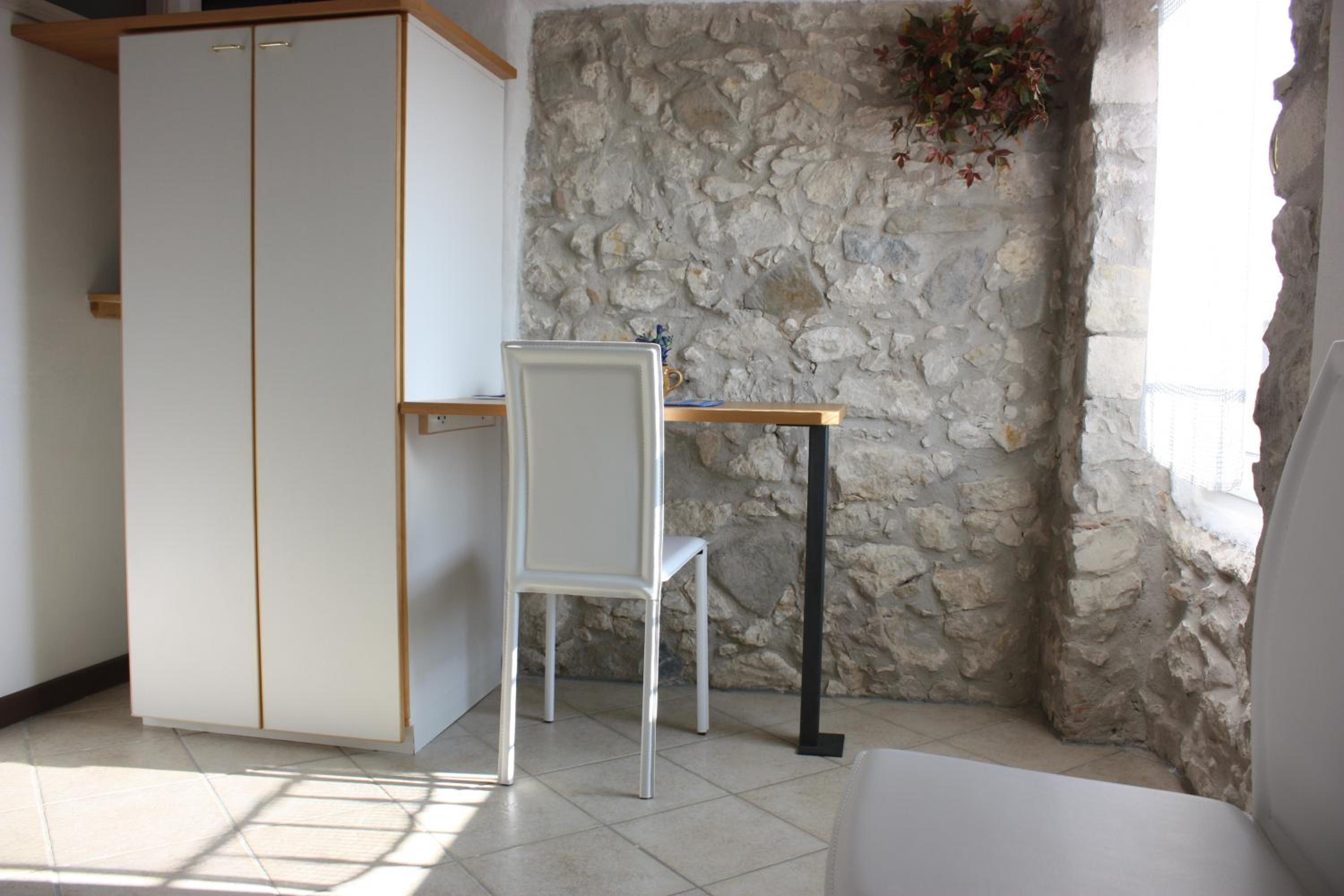 Double Room with Private Bathroom - Photo 2