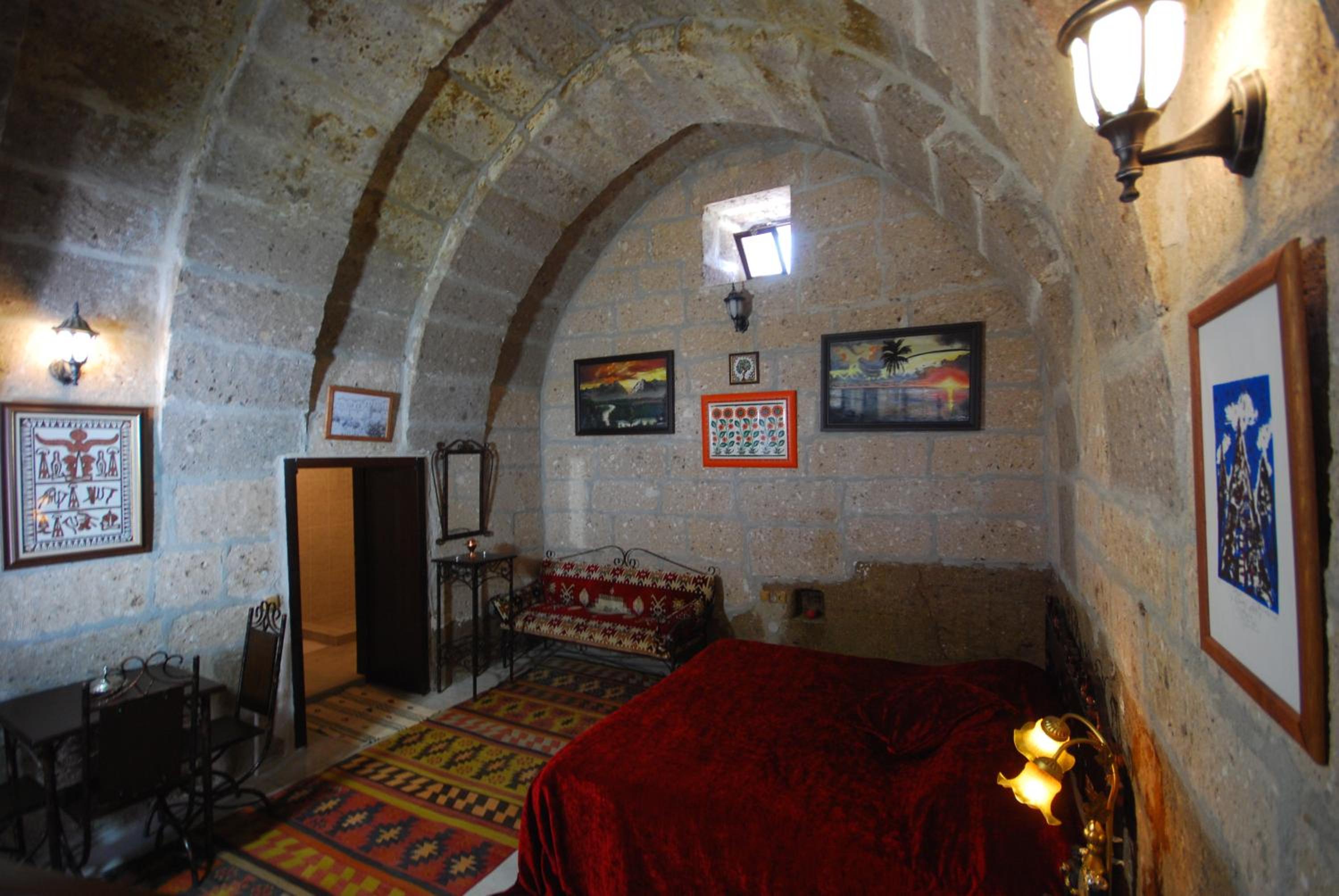 Deluxe Double or Twin Cave Room - Photo 19
