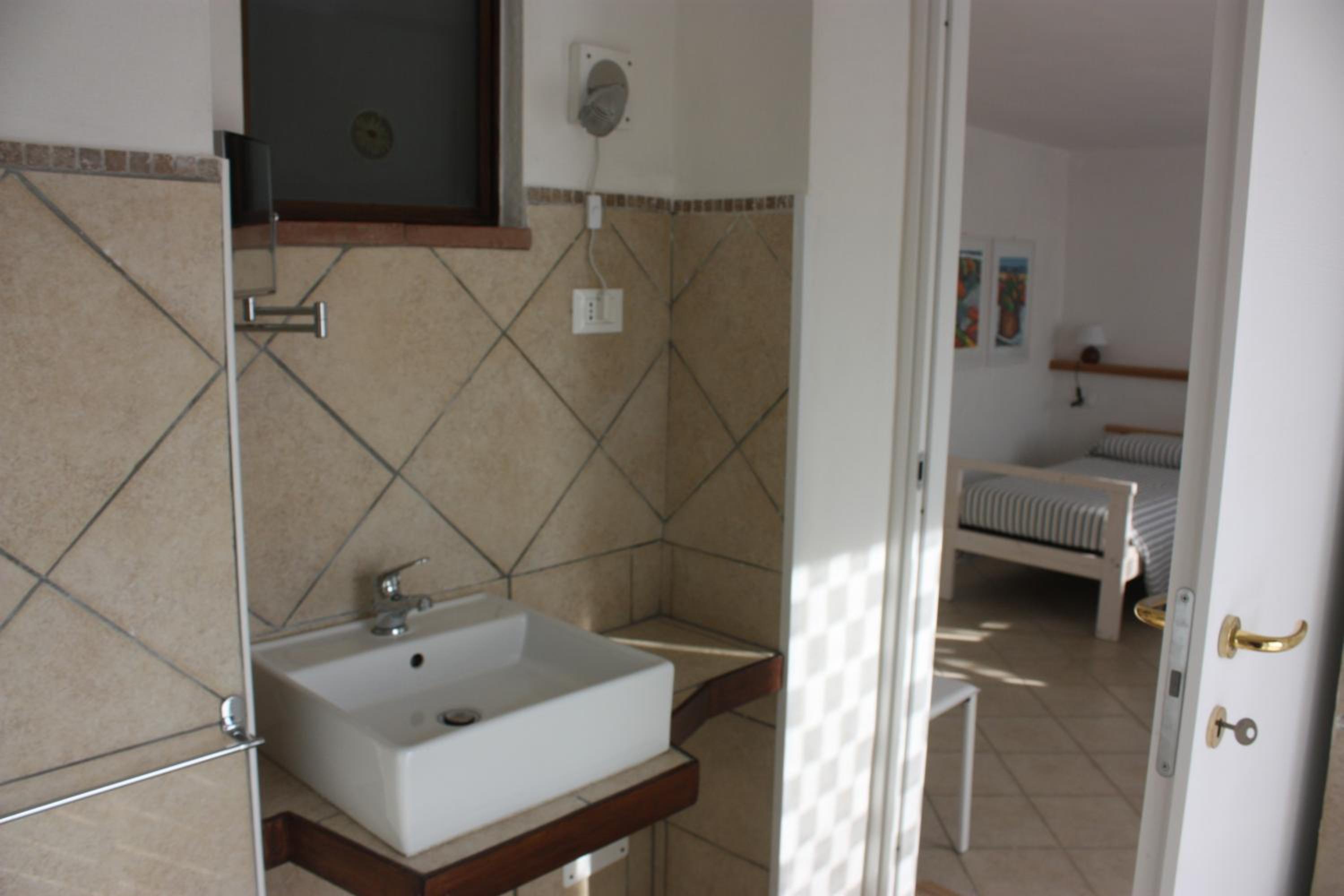 Deluxe Double or Twin Room - Photo 5