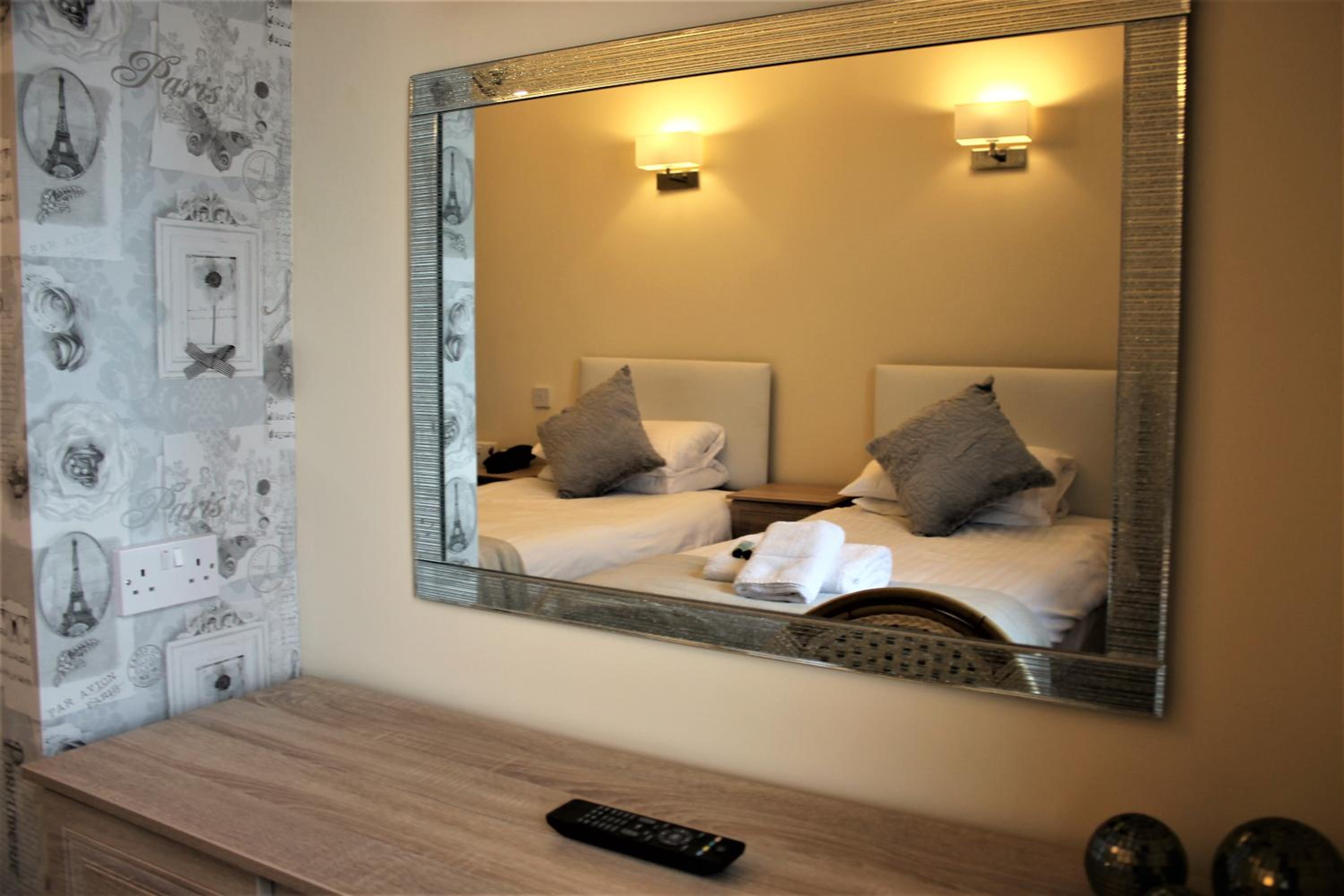 Twin Room - Photo 4