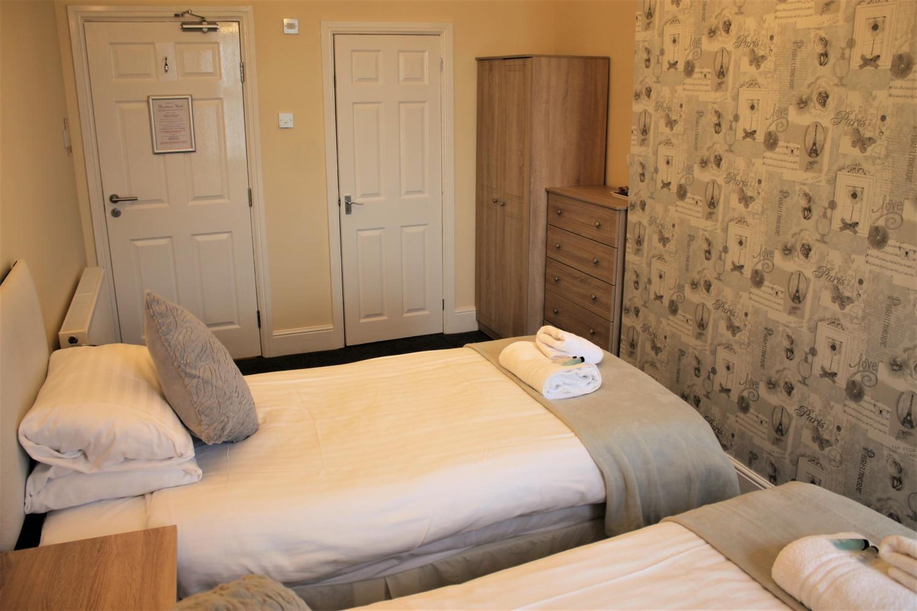Twin Room - Photo 2