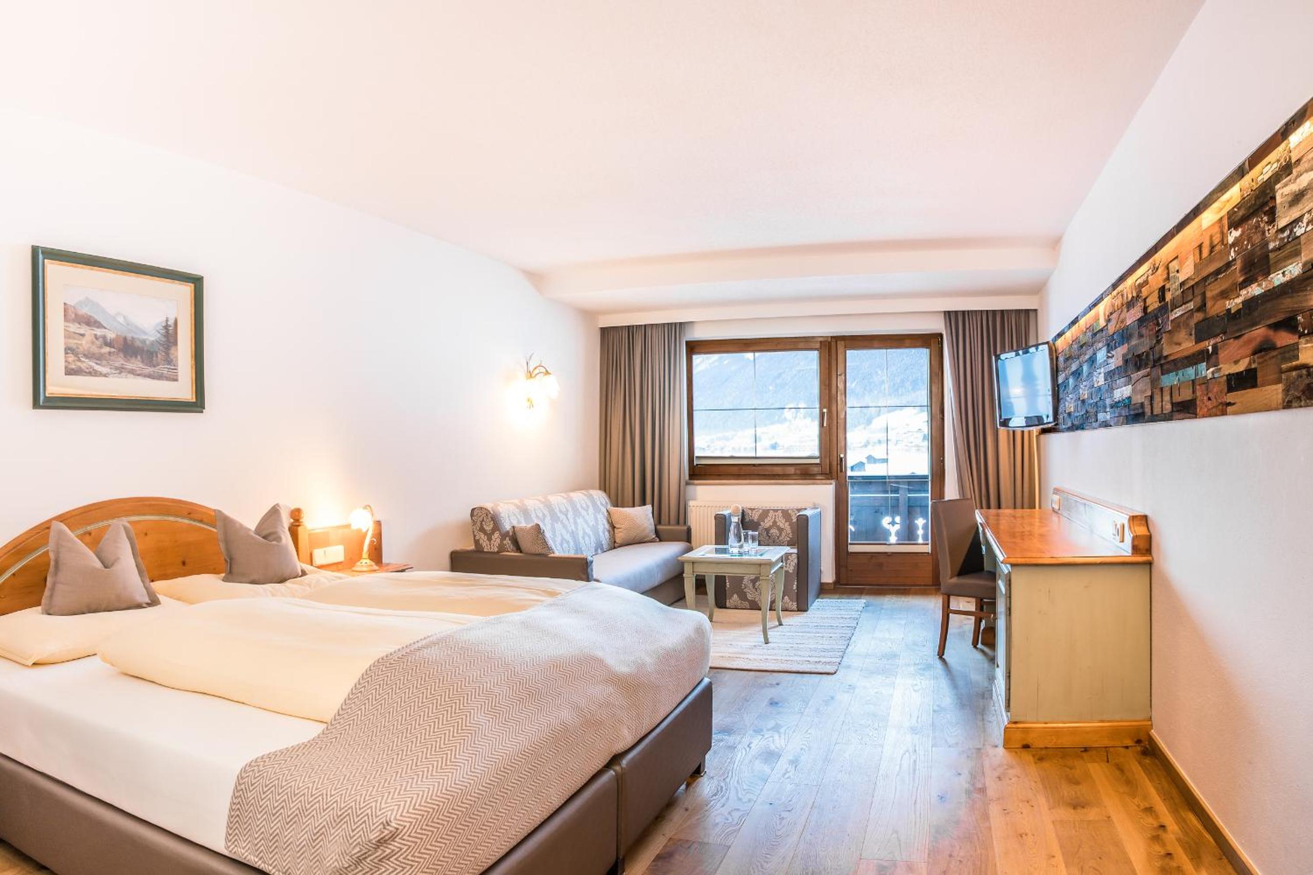 Comfort Double Room (2 Adults + 2 Children) photo 1