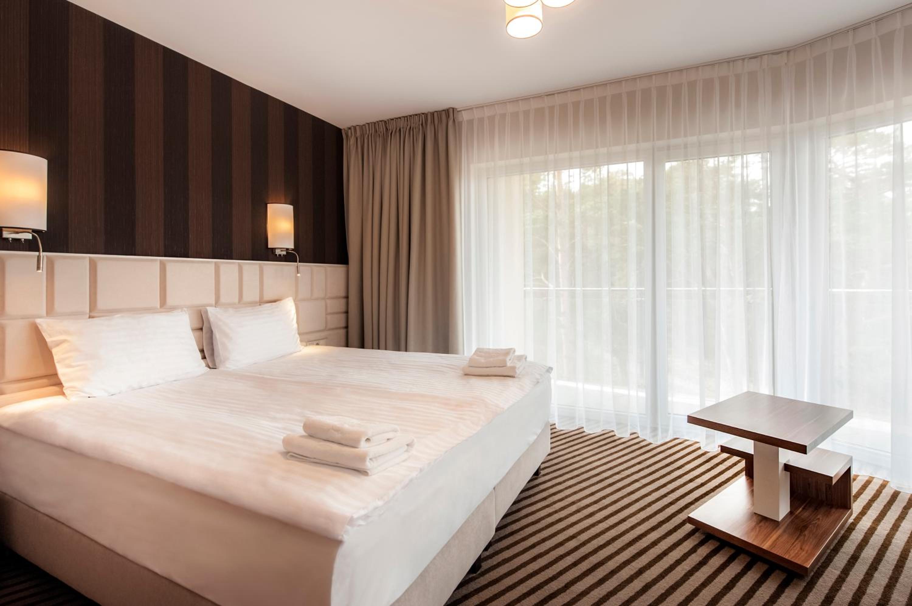 Deluxe Twin or Double Room with Balcony and Forest View - Photo 1