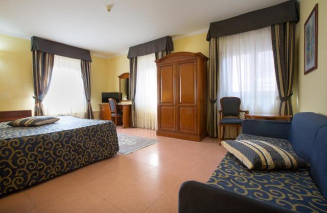 Standard Double Room - Photo 1