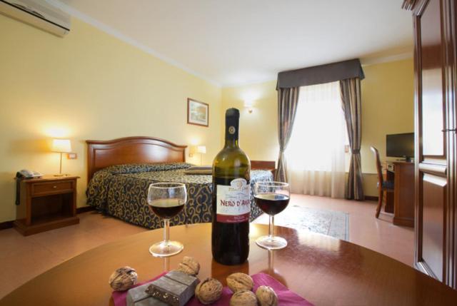 Standard Double Room - Photo 2