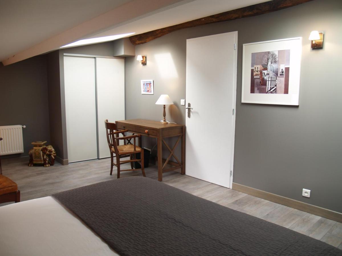 One-Bedroom Apartment photo 3