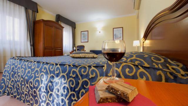Standard Double Room - Photo 4