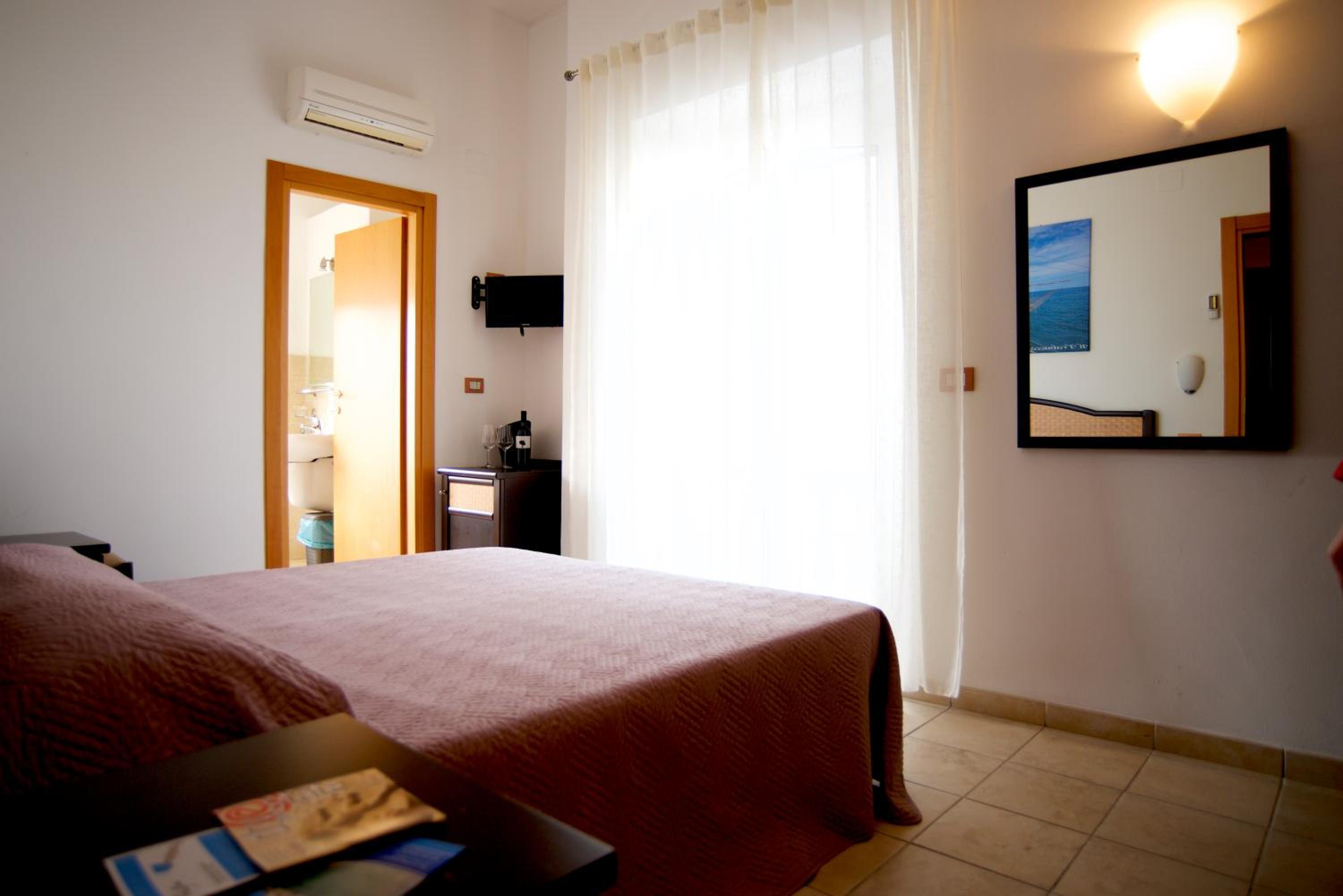Double Room - Photo 10