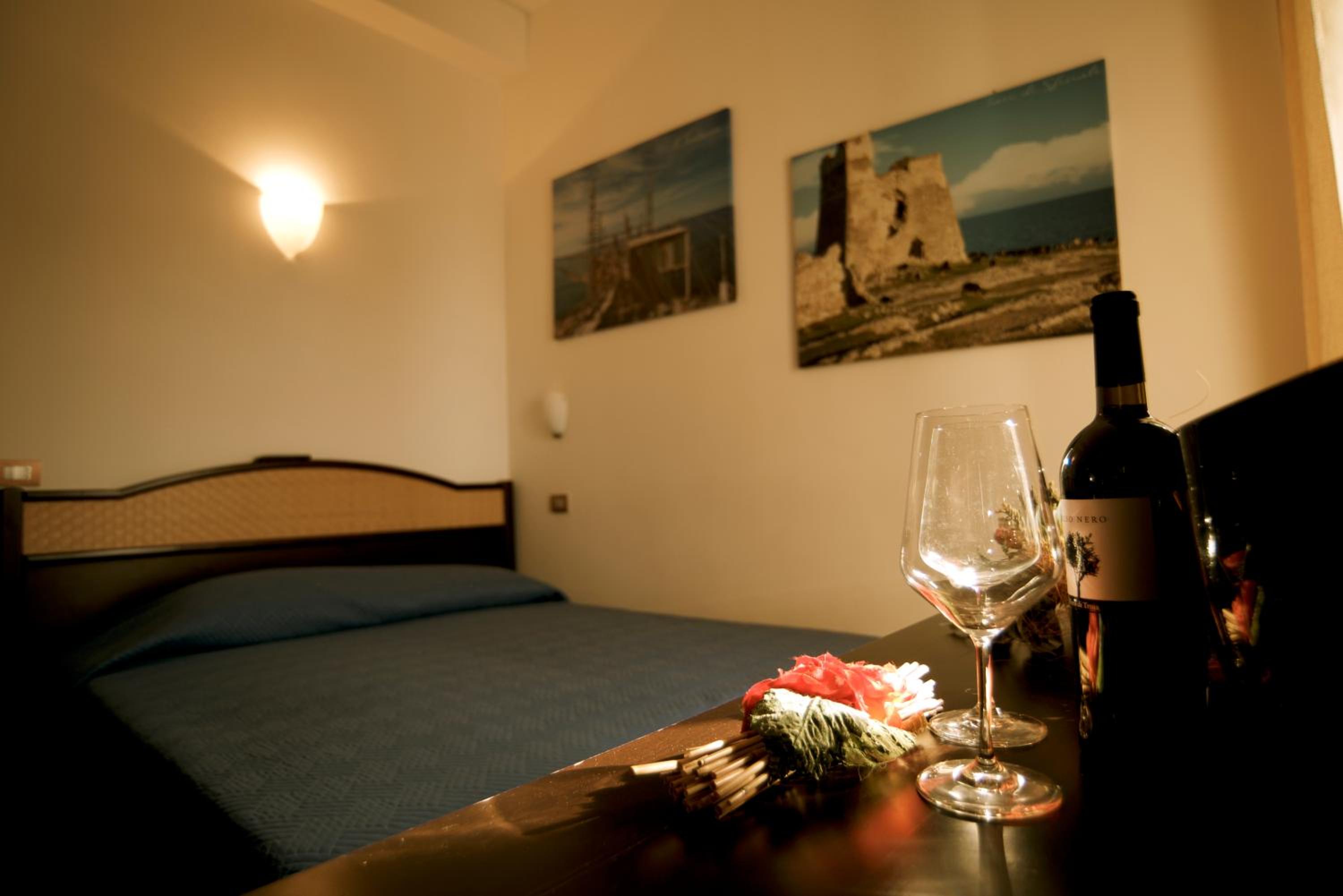 Double Room - Photo 12