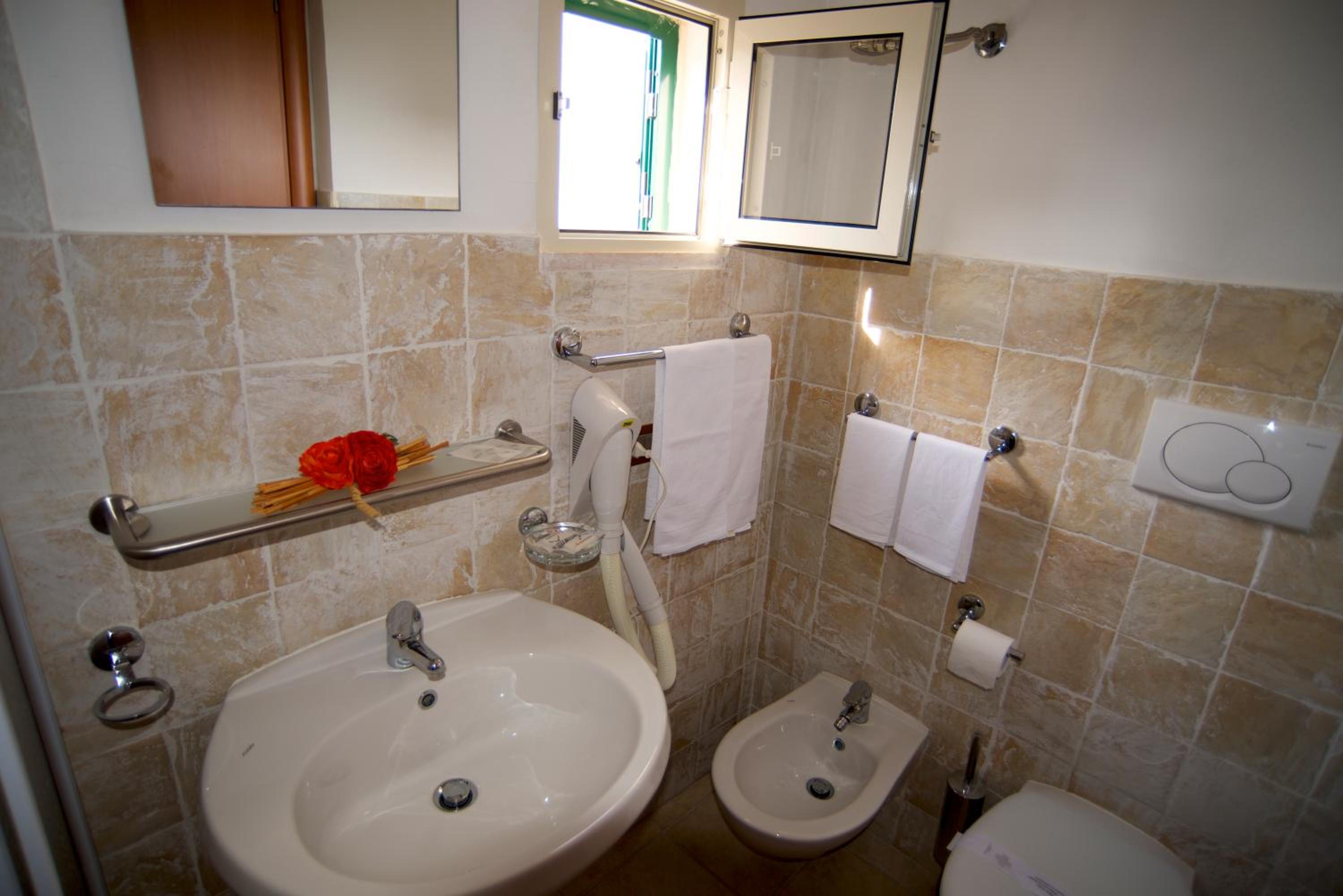 Double Room - Photo 3
