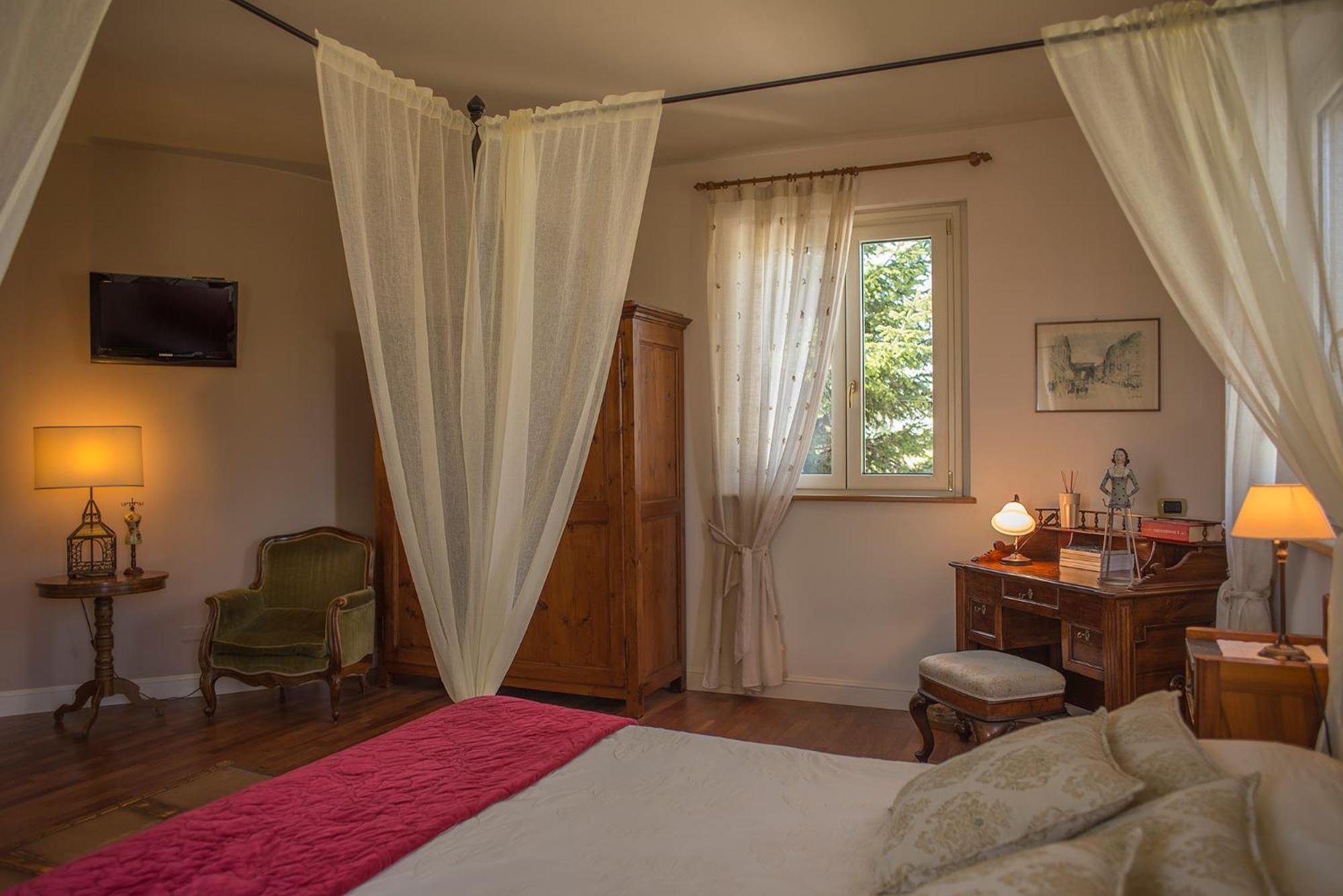 Large Double Room photo 3